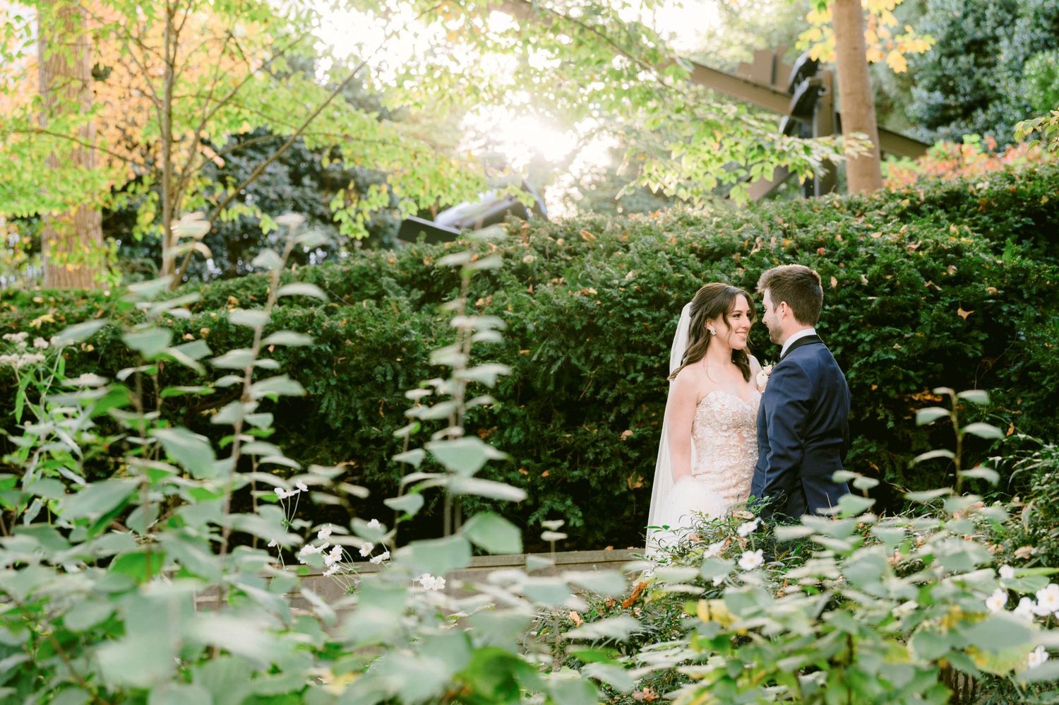 Modern wedding photography at the Baltimore Museum of Art by Jenna Leigh