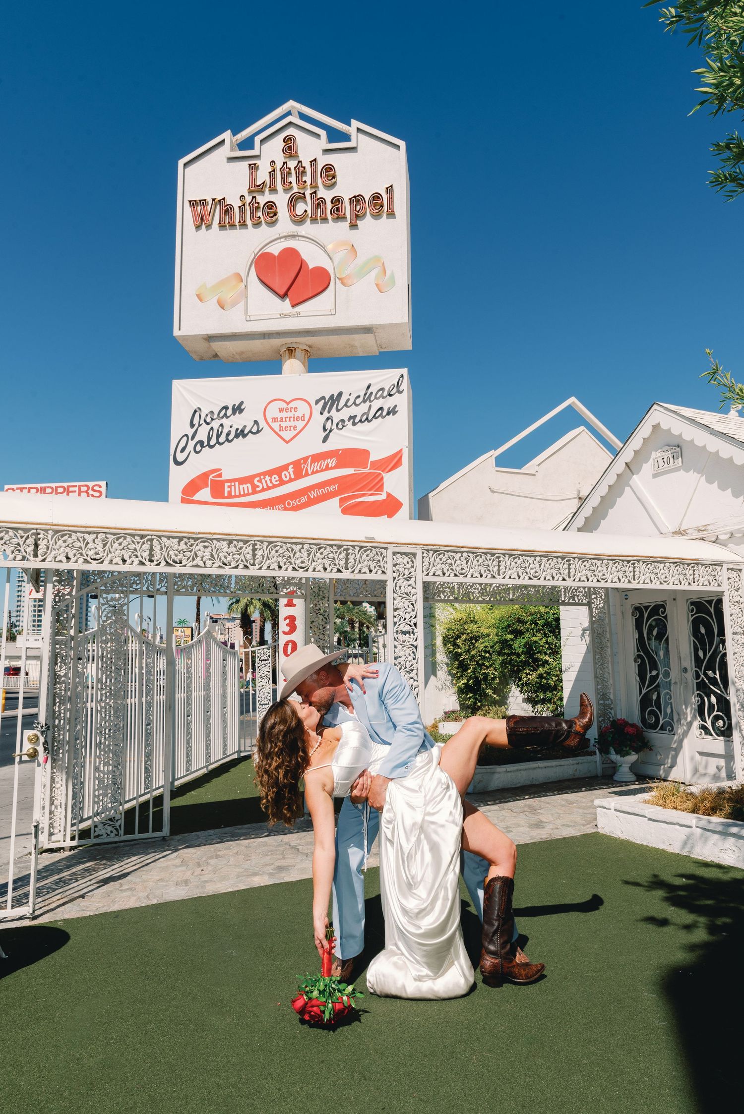 Little White chapel elopement photographer