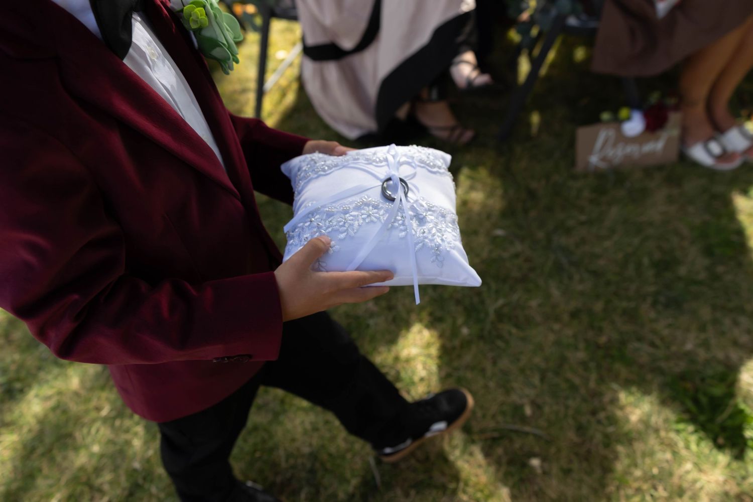 Ring bearer hold ring pillow