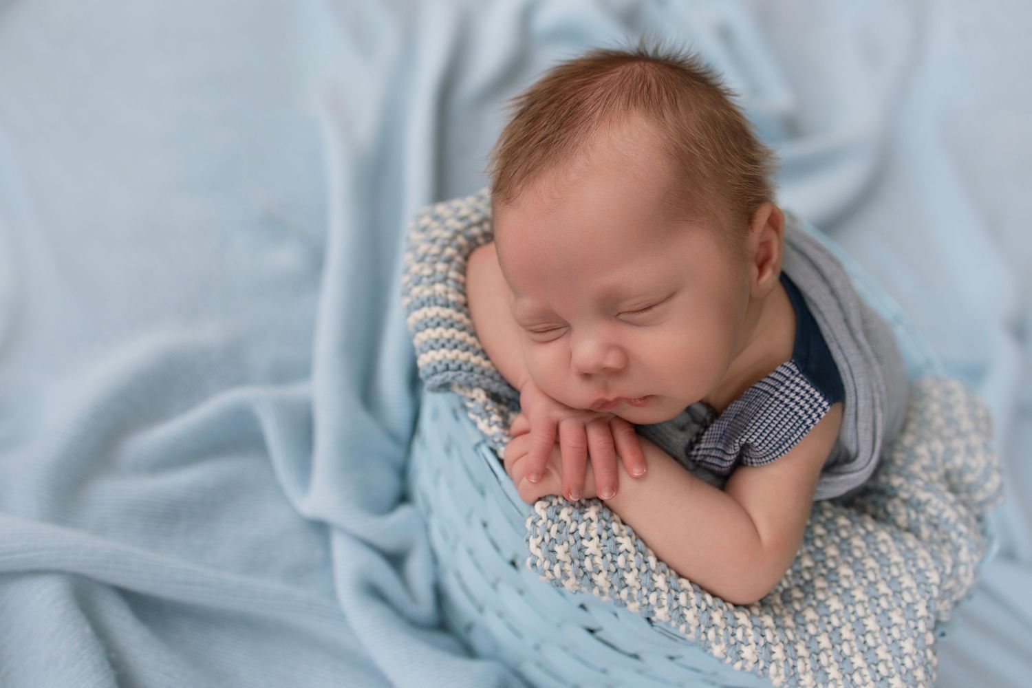 newborn photography Waukesha County Wisconsin family photographer.