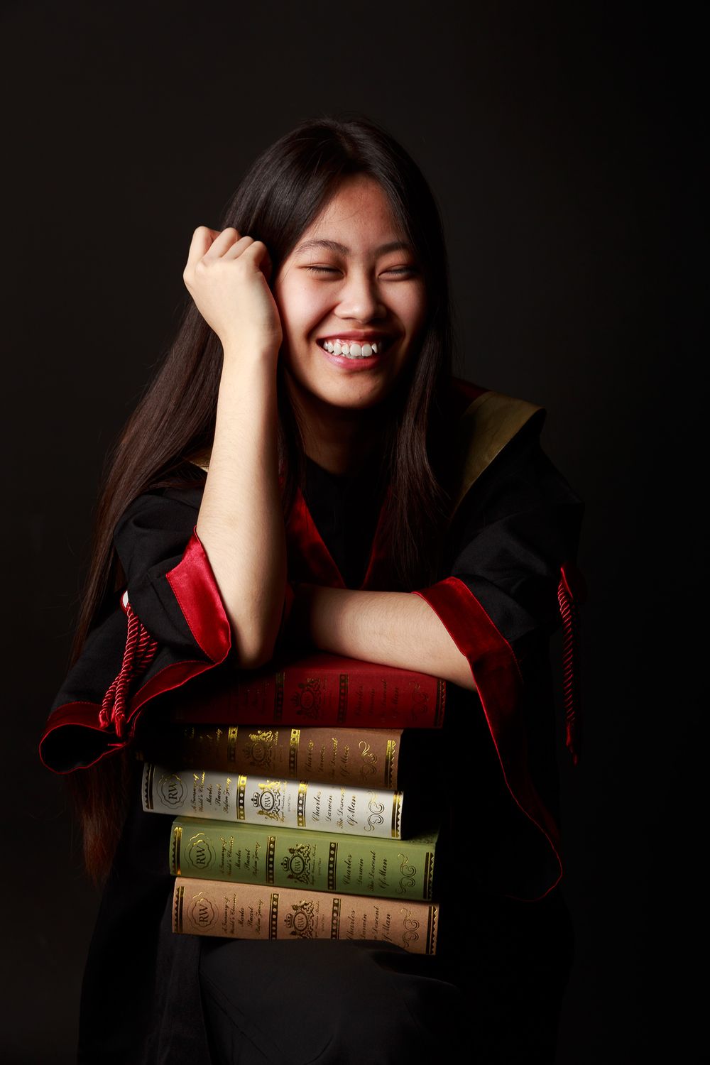 Create Lasting Memories: Graduation Photoshoot with Studio Arcus Iris ...