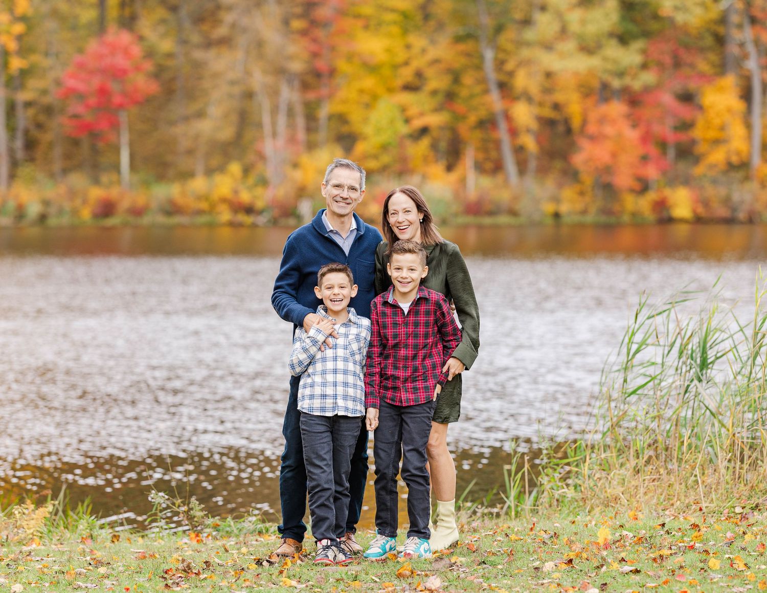 Candid, natural extended family photography in Ridgefield, Fairfield, Danbury, Wilton, Westport & New Canaan, CT. Perfect for generations to