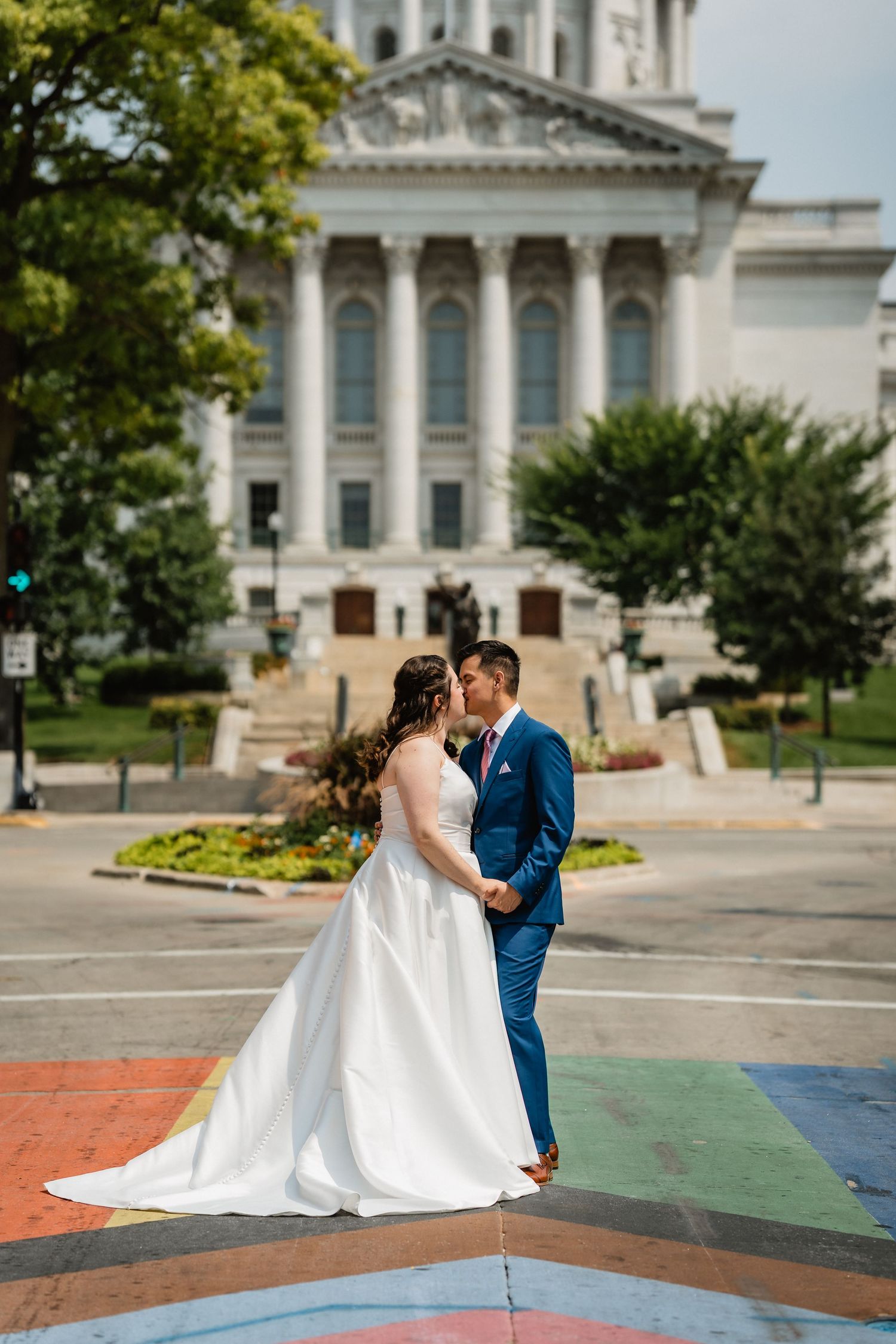 Amani + Felix share a kiss in front of the state capitol building.