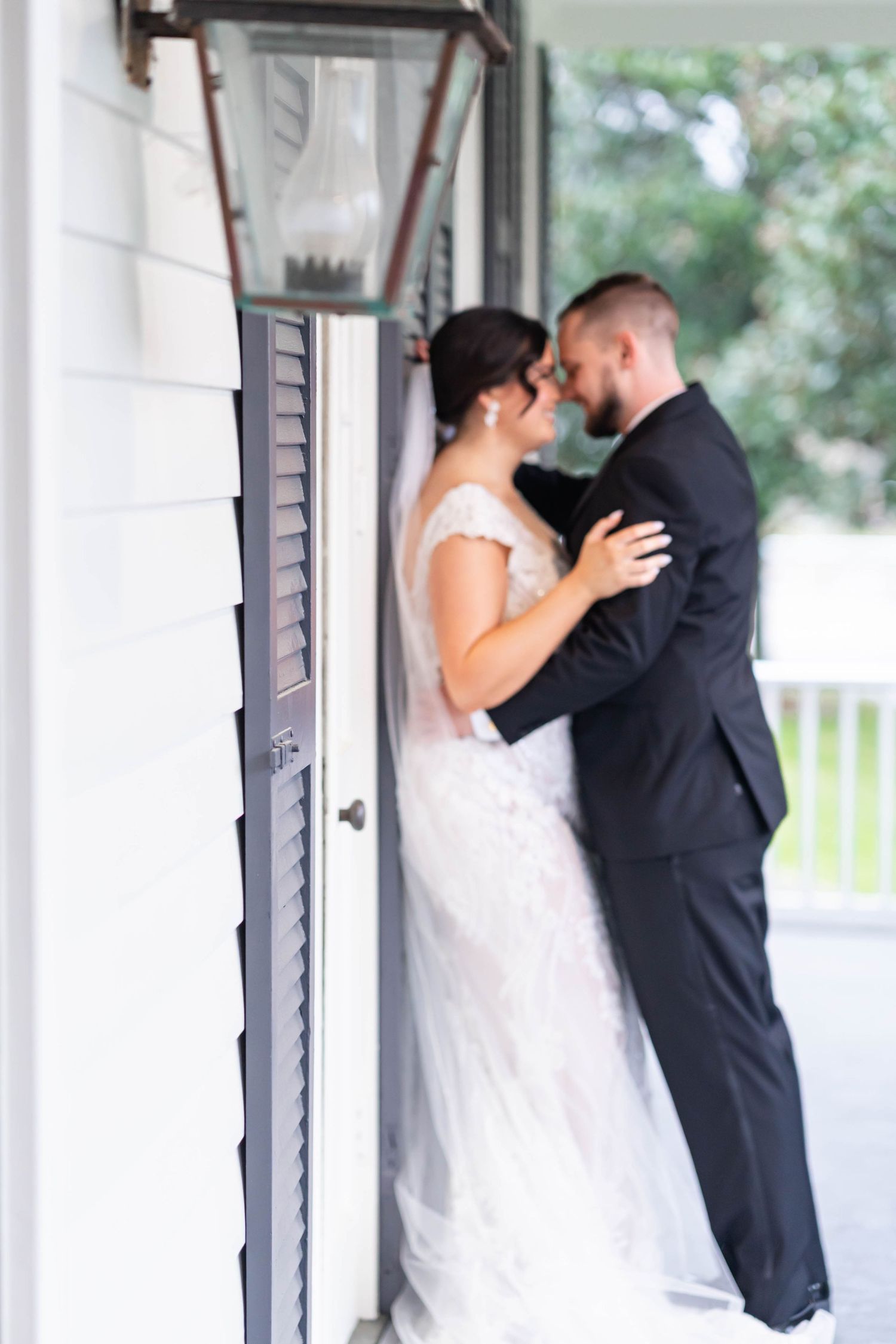 couple with man up against bride to kiss at Benedicts plantation