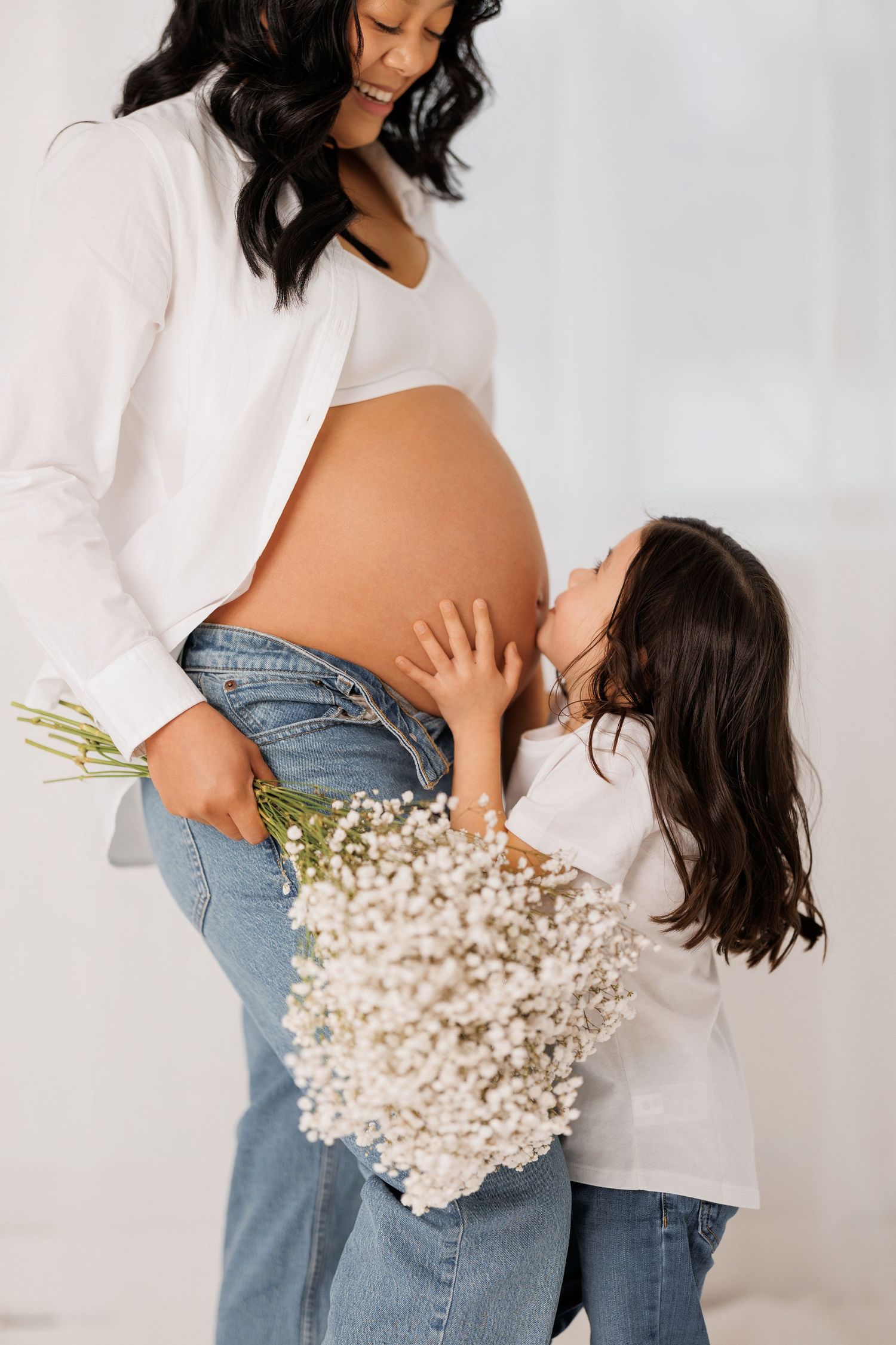 Luxury maternity photography in Chicago & suburbs featuring timeless studio and lifestyle portraits of expecting mothers.