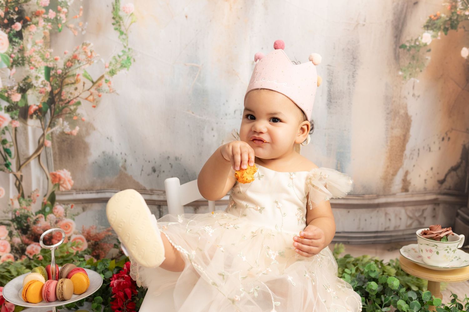 top photography props and accessories for first birthday cake smash photos by Samantha Ann Photo studio photographer swansboro Emerald Isle