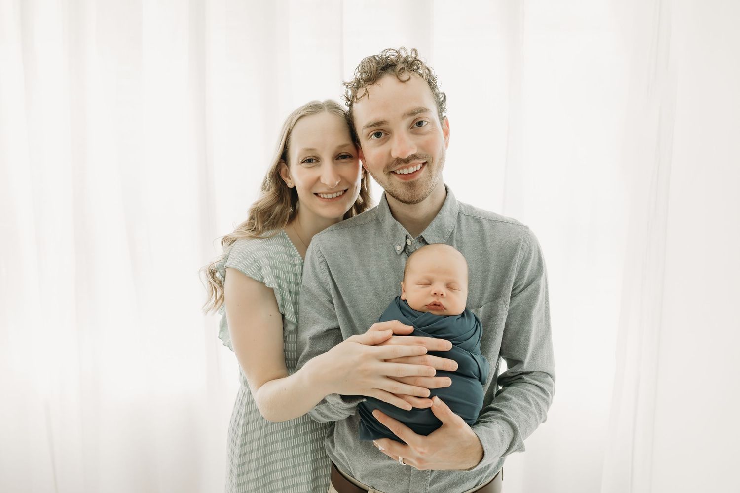 newborn family photos what to wear during your tampa newborn photo session