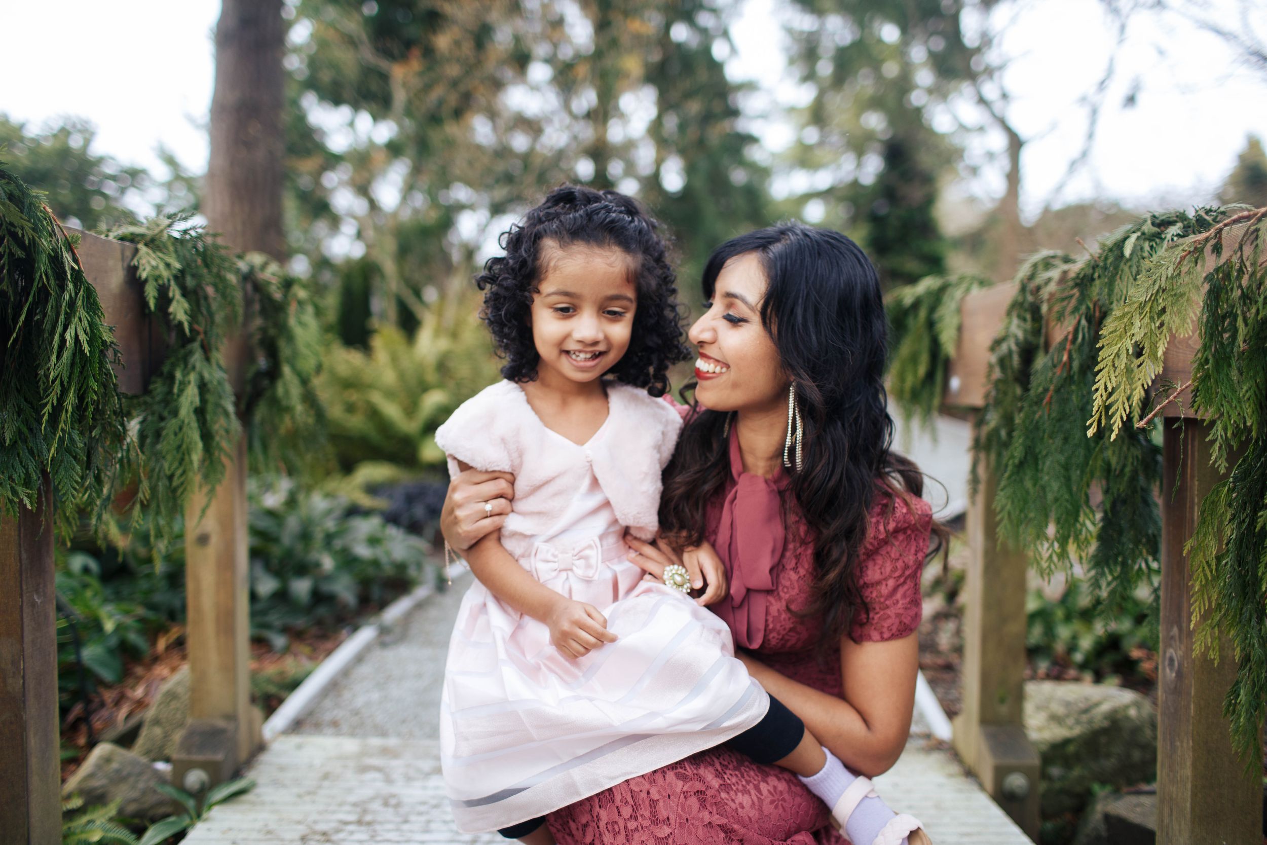 Evergreen Arboretum Family Photos with mother and daughter against a green nature backdrop in Everett WA