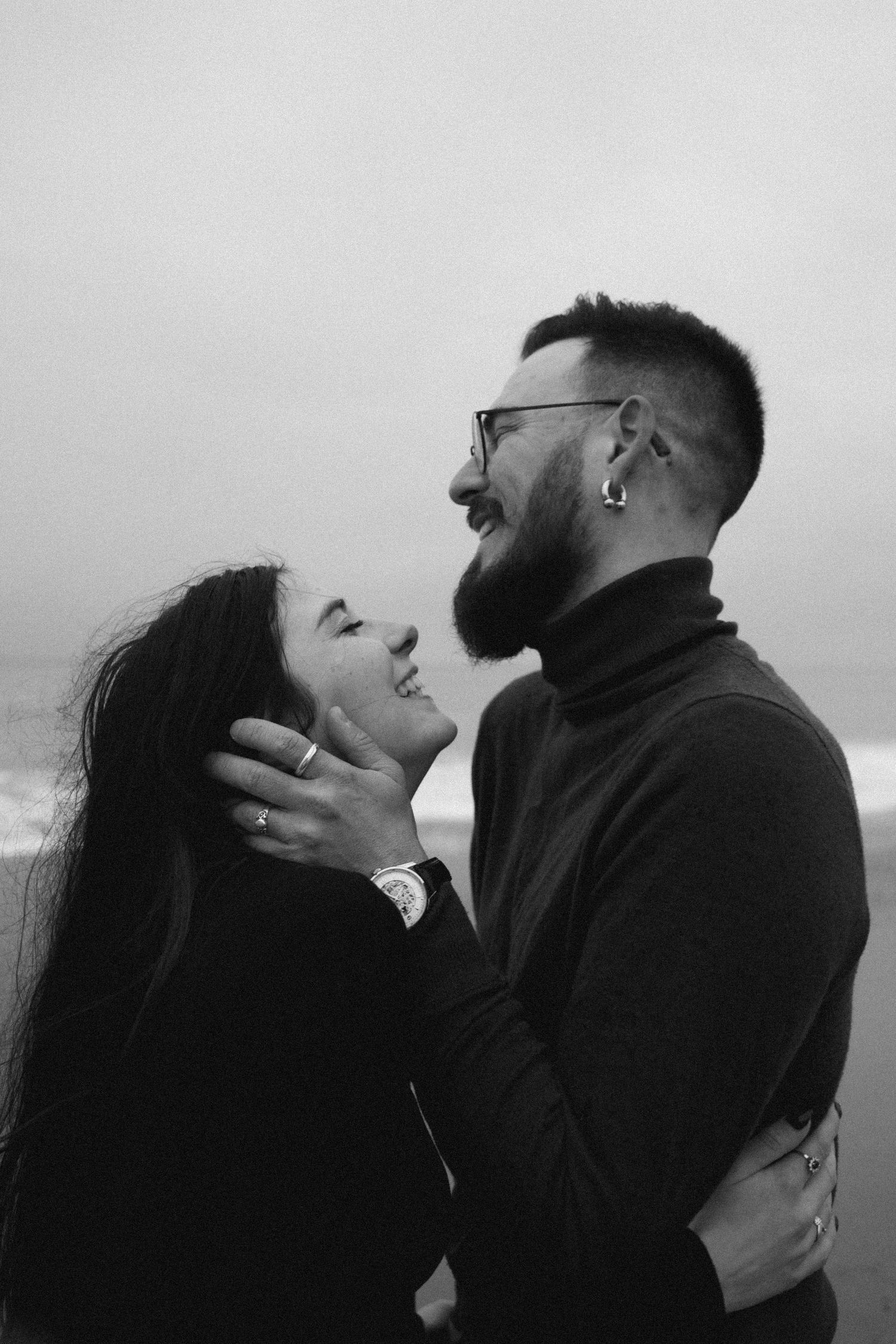Séance Couple sur une plage en Vendée photographié par une photographe elopement en France