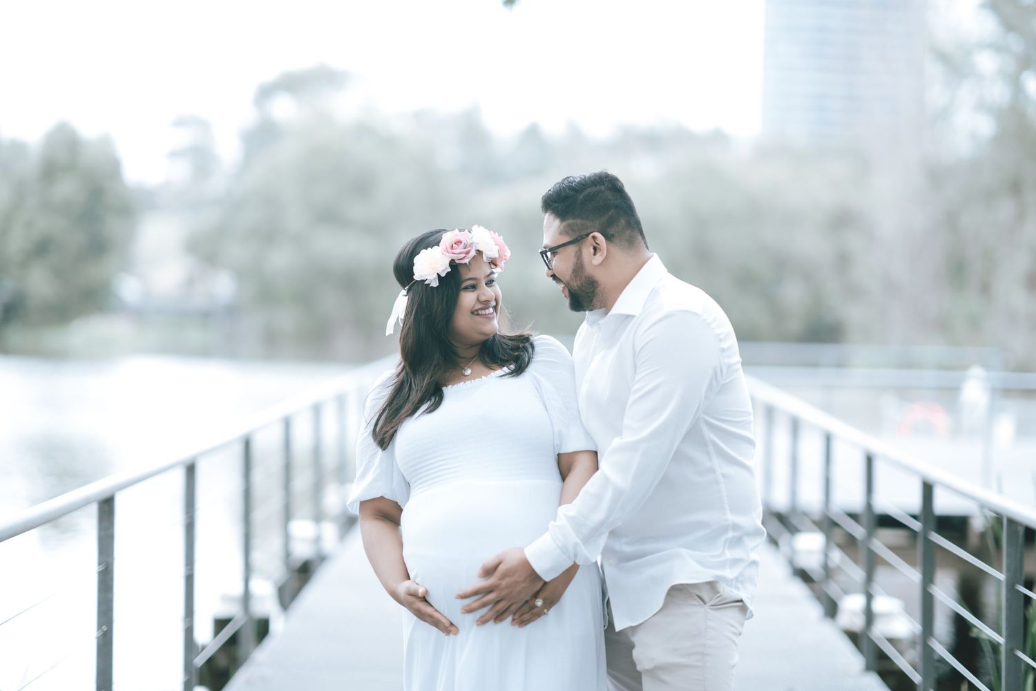 Maternity photoshoot Sydney: expecting couple on a waterside boardwalk, by Purple Bird Photo