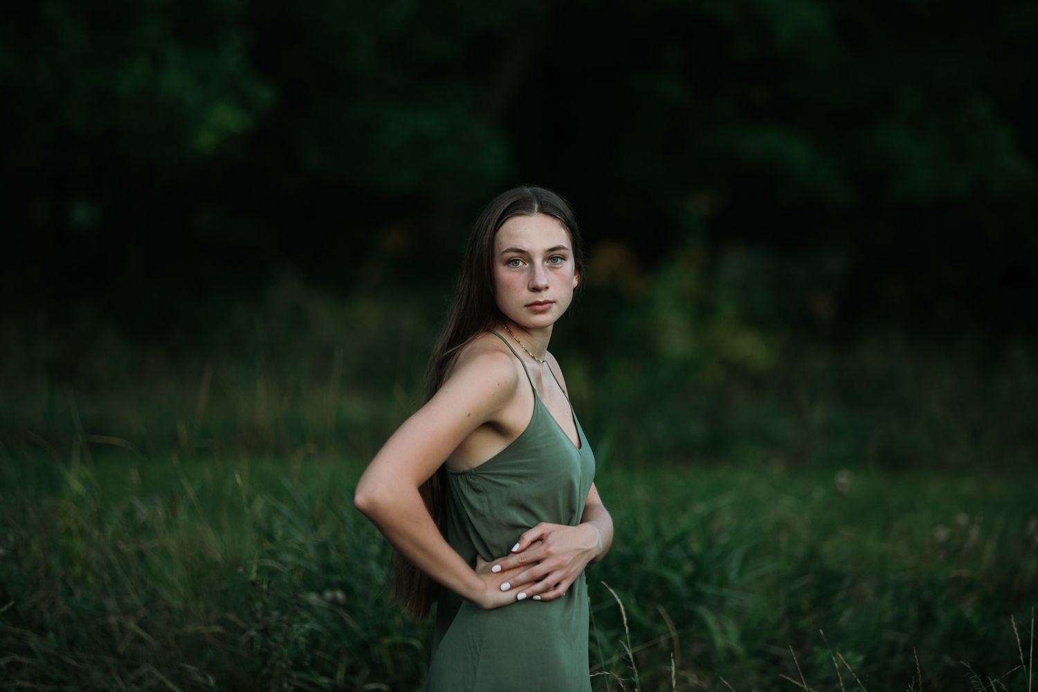 Moody vibe senior portraits in Sioux Falls, South Dakota, dramatic senior photography by Rowan Tree Photography, creative senior portraits.