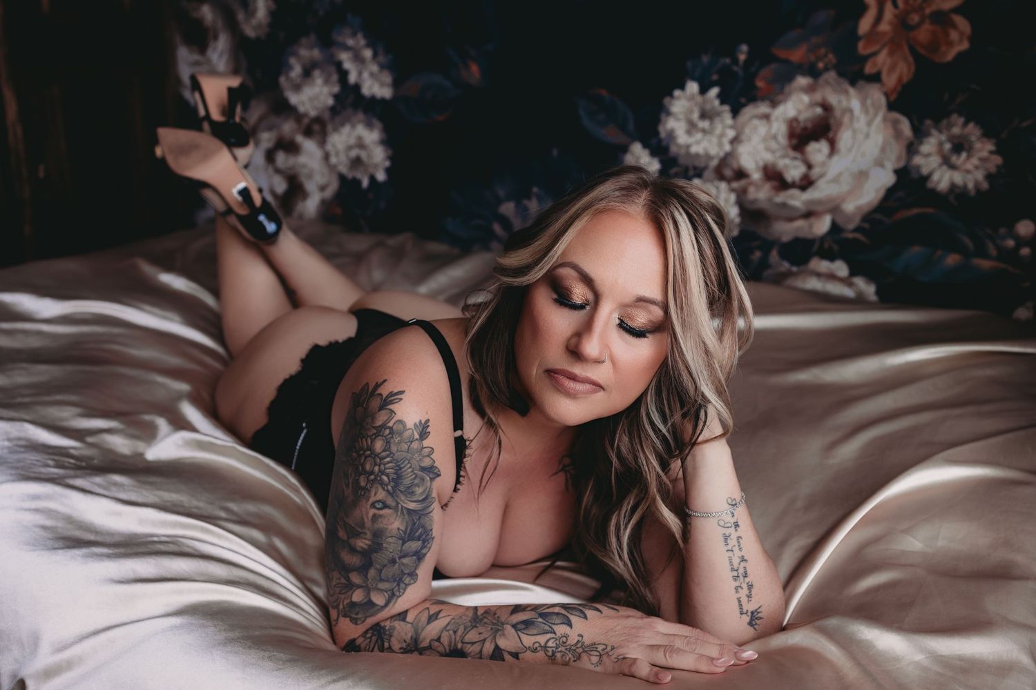 florida boudoir photography, boudoir photography, boudoir photographer near me, empowerment photoshoot, tampa boudoir , tampa boudoir studio
