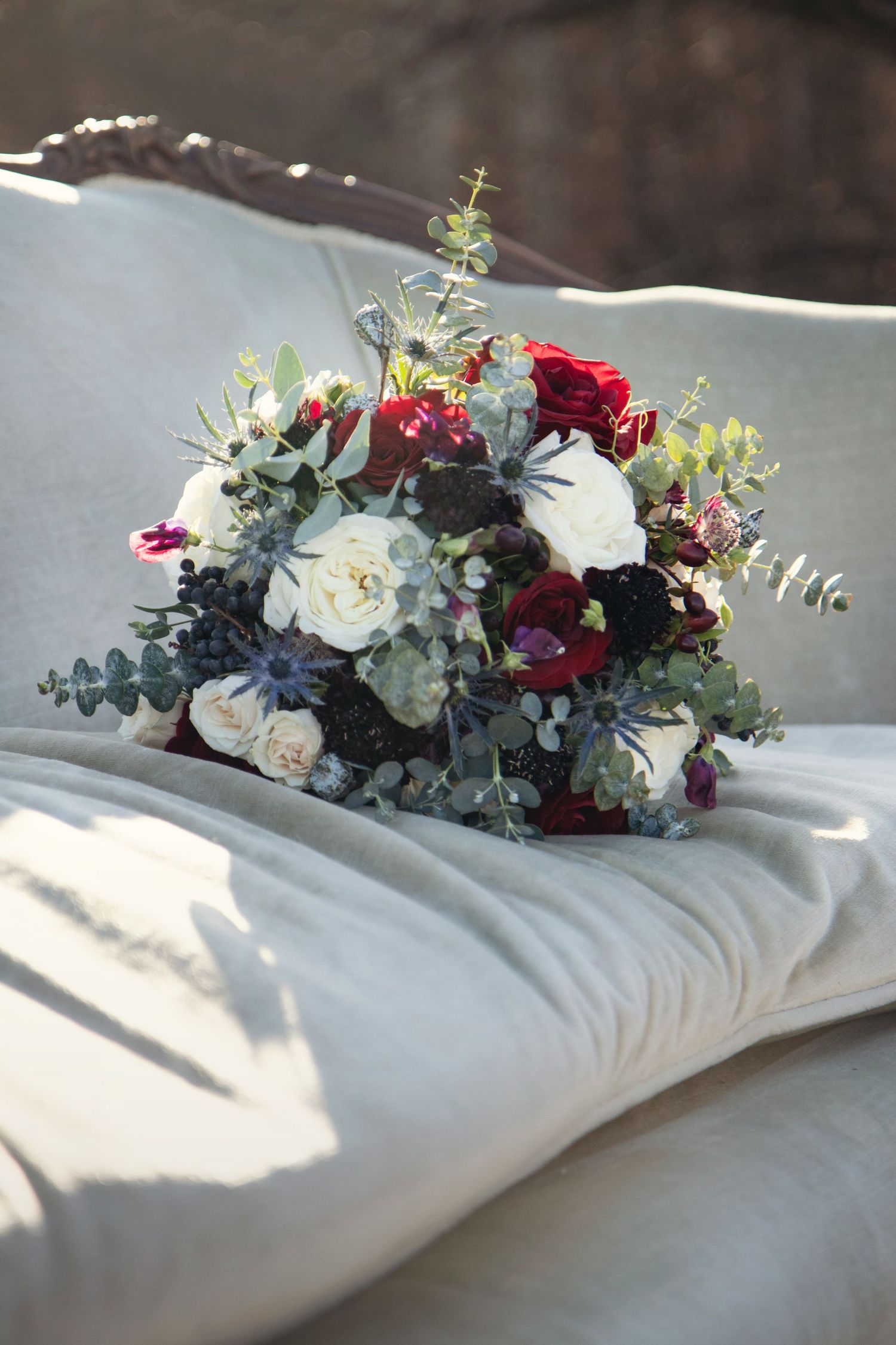 Winter wedding venue in southeast Georgia with winter theme florals.