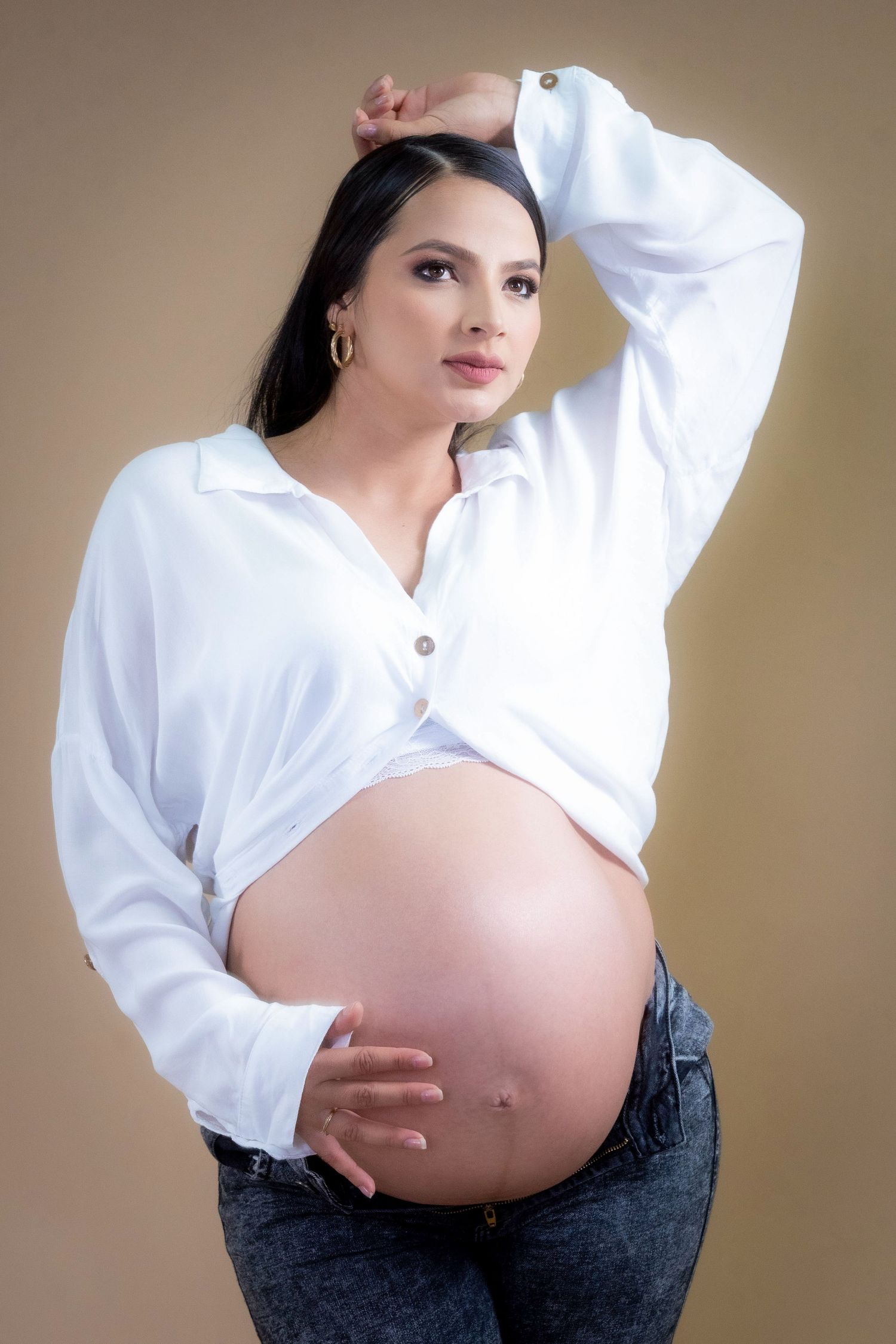 Fotógrafo de maternidad en Valledupar. Mira cómo vivieron su sesión Rosa y Claudia. Registra tu embarazo en imágenes inolvidables con estilo