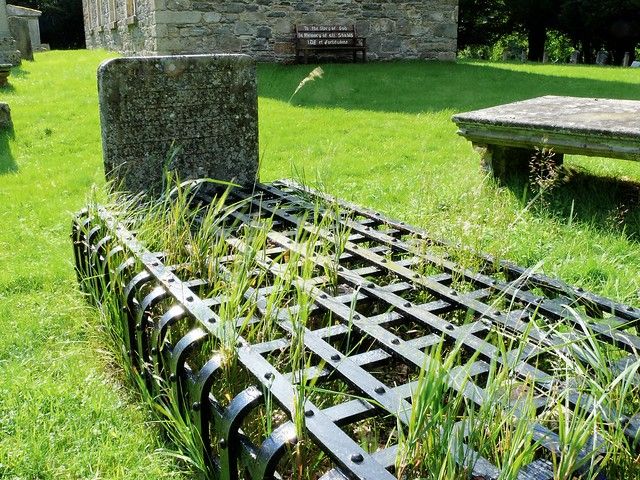 grave robbing cage