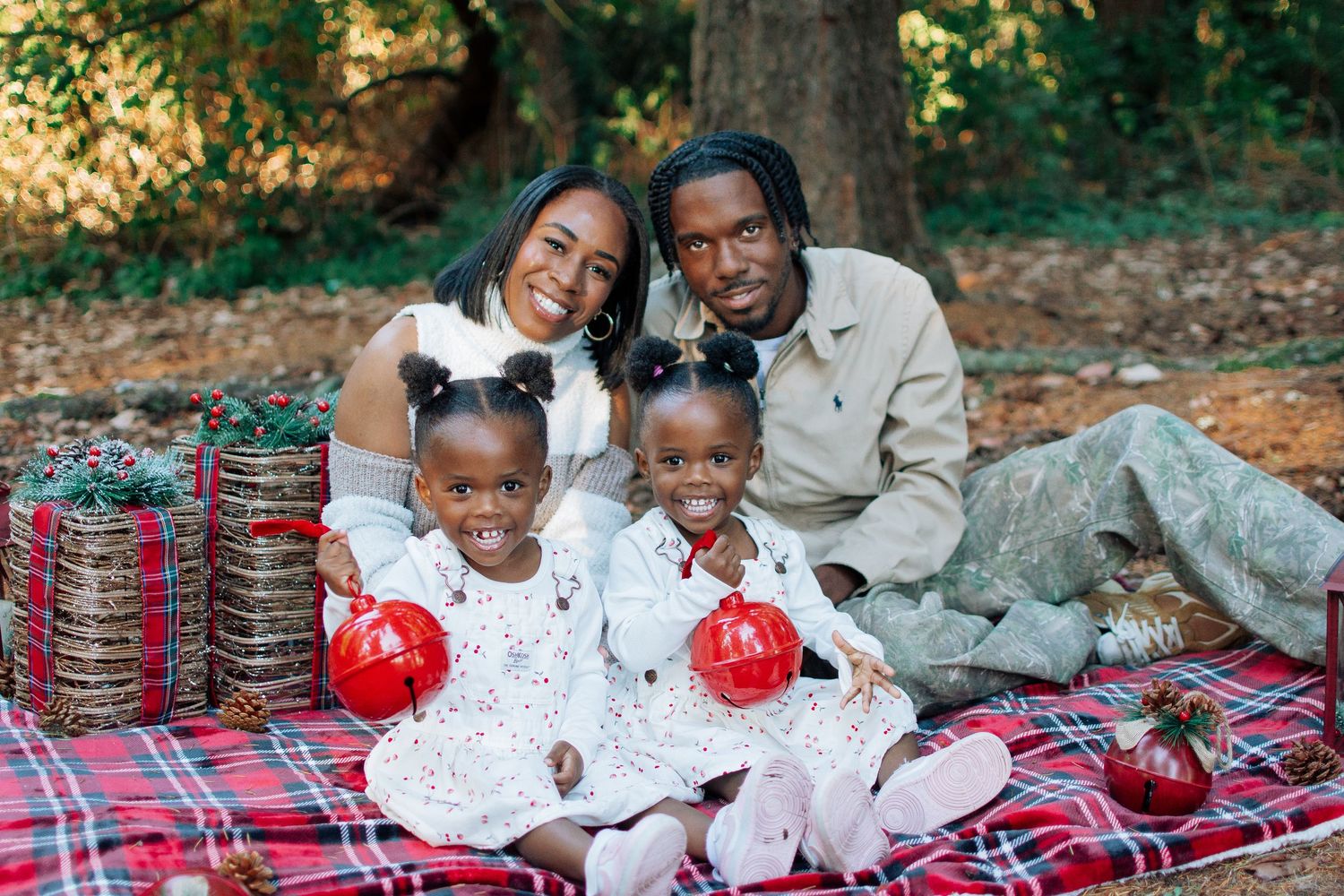 Family smiling together during Rochelle Marie Photography’s Holiday Mini Sessions in Seattle, WA.