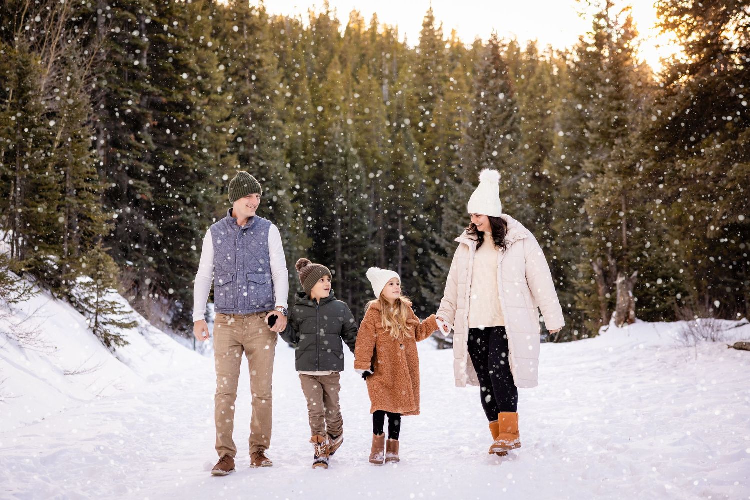 Family Photo in Breckenridge Colorado. Family on snowy mountains. Mini Sessions