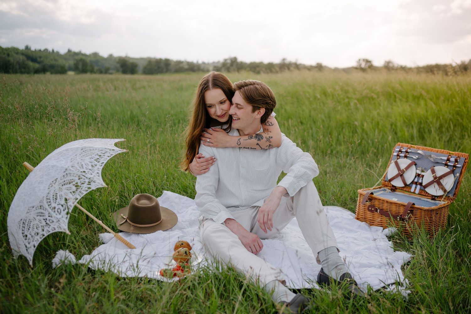 https://www.maiasokolic.com/blog/romantic-july-picnic-engagement-session-in-calgary/