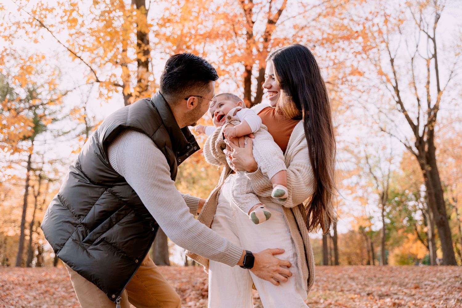 Séance photo de famille en automne à Montréal.