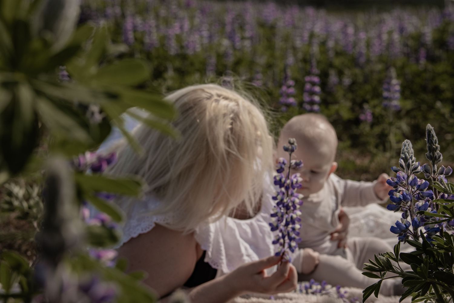 Postpartum support in Selfoss, mental health and feelings after birth, birth photographer