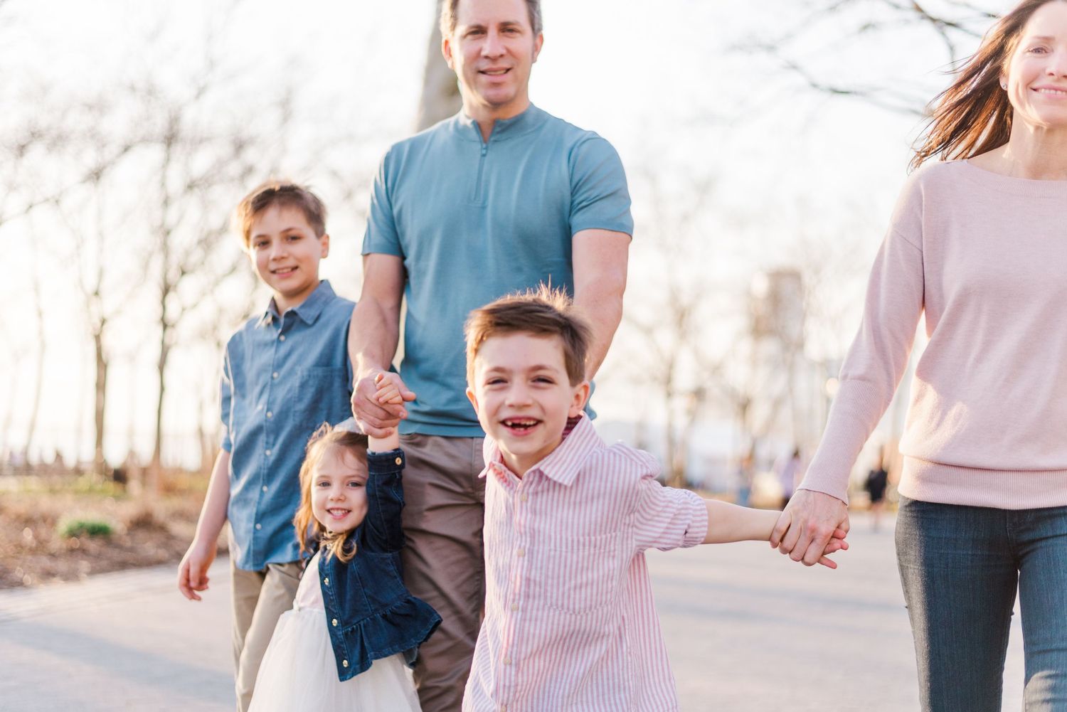 Candid, unposed family photos in Pittsburgh, PA