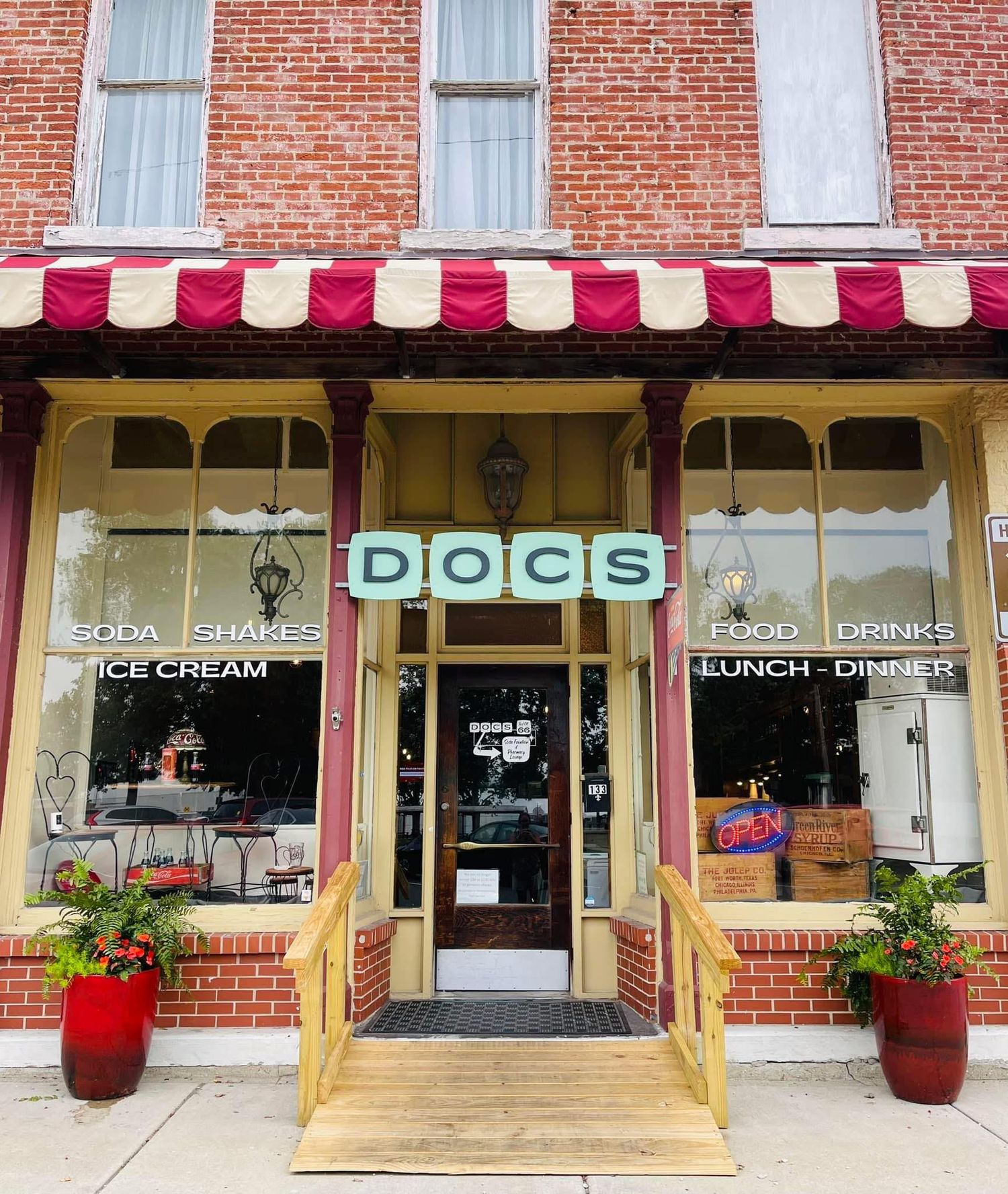 Doc's Just Off 66, Girard Illinois