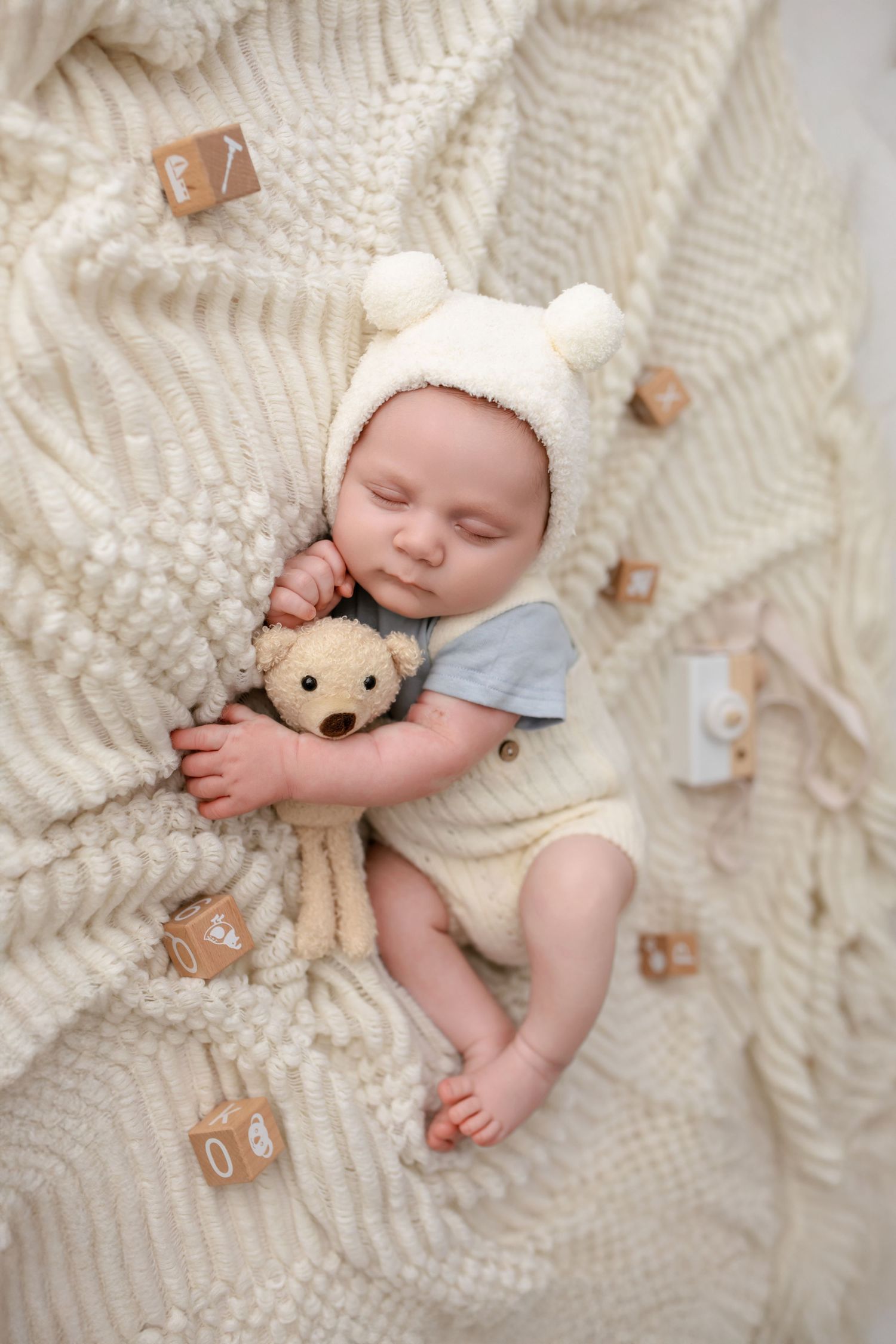 Adelaide newborn photographer Lin Photography - natural baby portrait with lightly vintage style