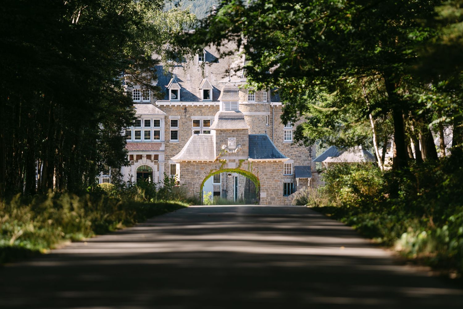 Exterior view of Manoir de Lébioles castle on wedding day