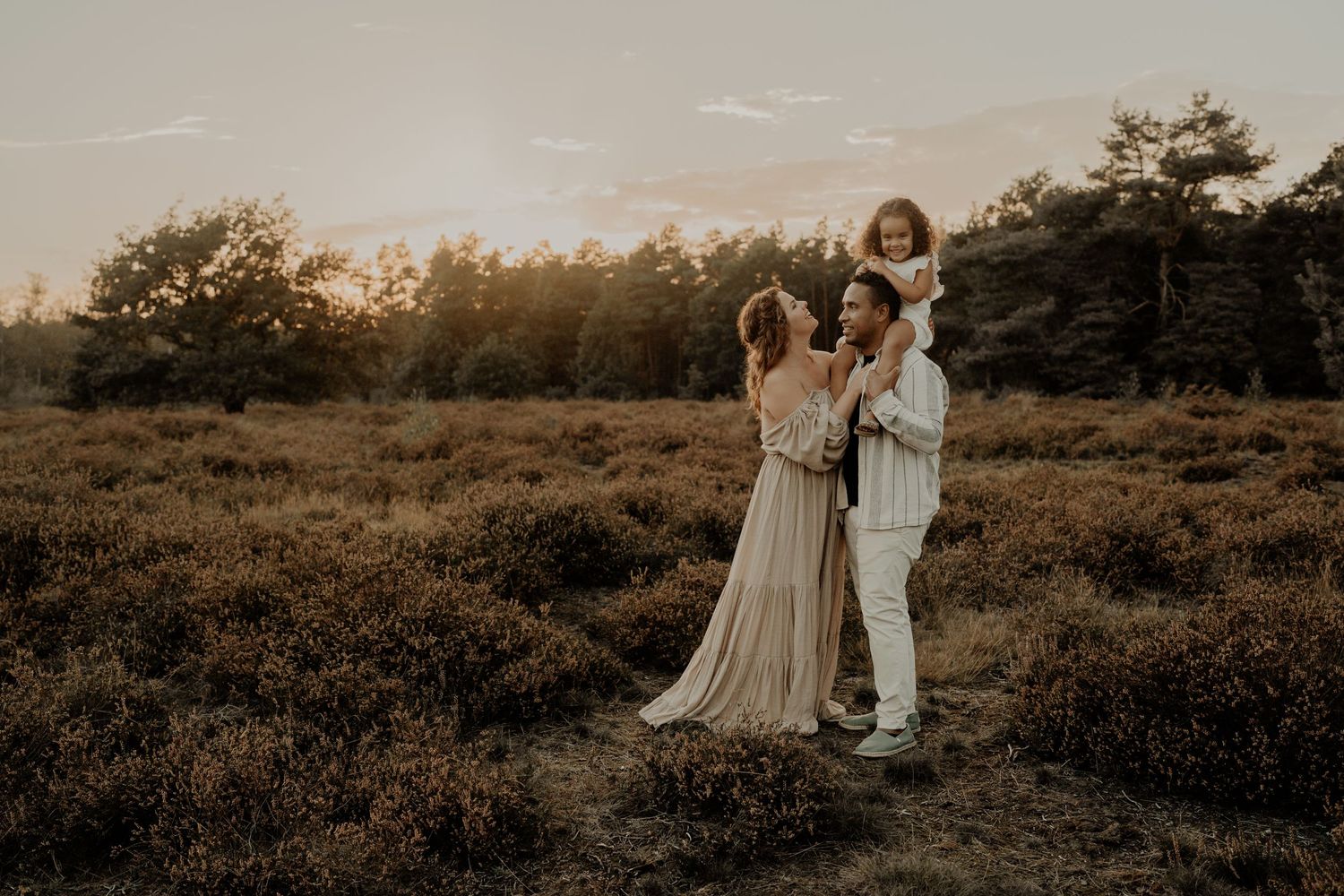 Gezinsfotografie in Geldrop tijdens het gouden uur. Ook in omgeving Eindhoven, Mierlo, Deurne, Helmond, Someren, Waalre