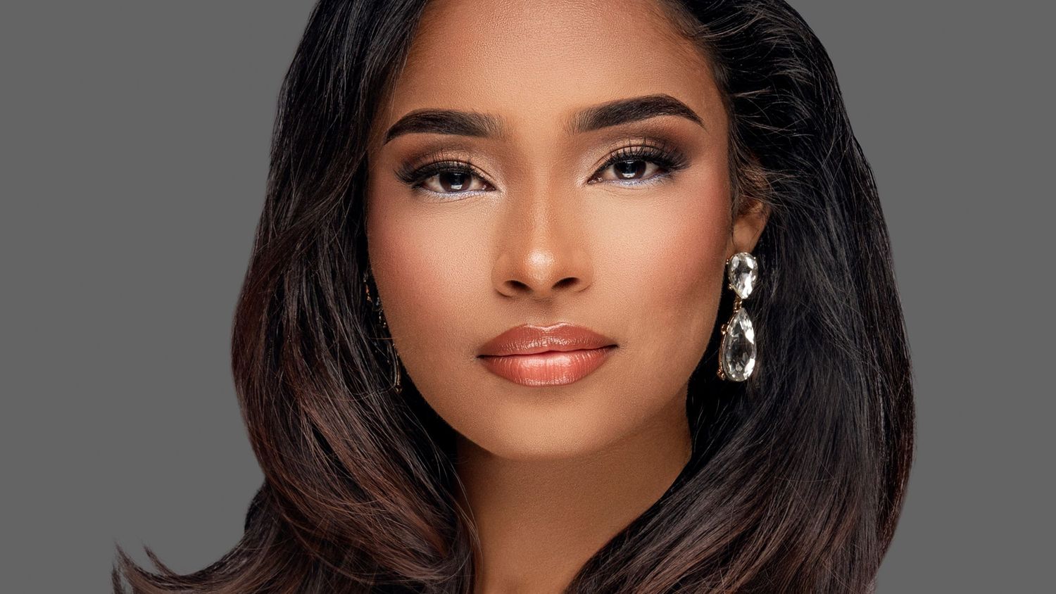 Caroline Porras, Miss Universe Bonaire 2026, The official portrait wearing a gown by Julio Mora, photographed by Felicia Schütte in Bonaire.