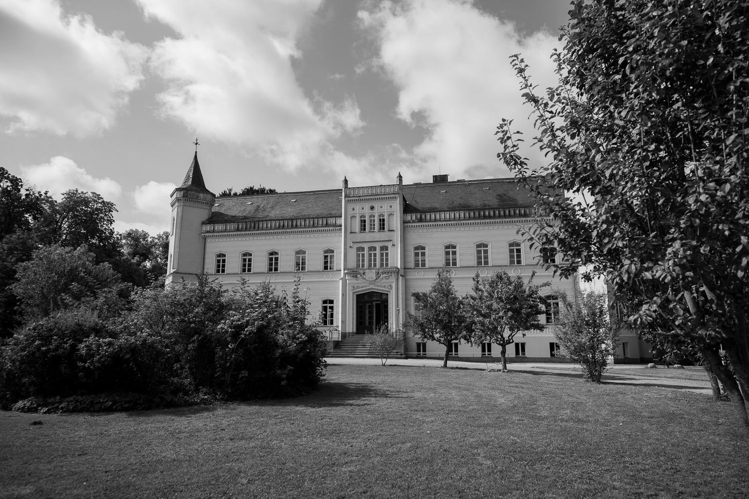 Hochzeitsfotograf Berlin & Brandenburg dokumentiert Hochzeit im Schloss Kröchlendorff