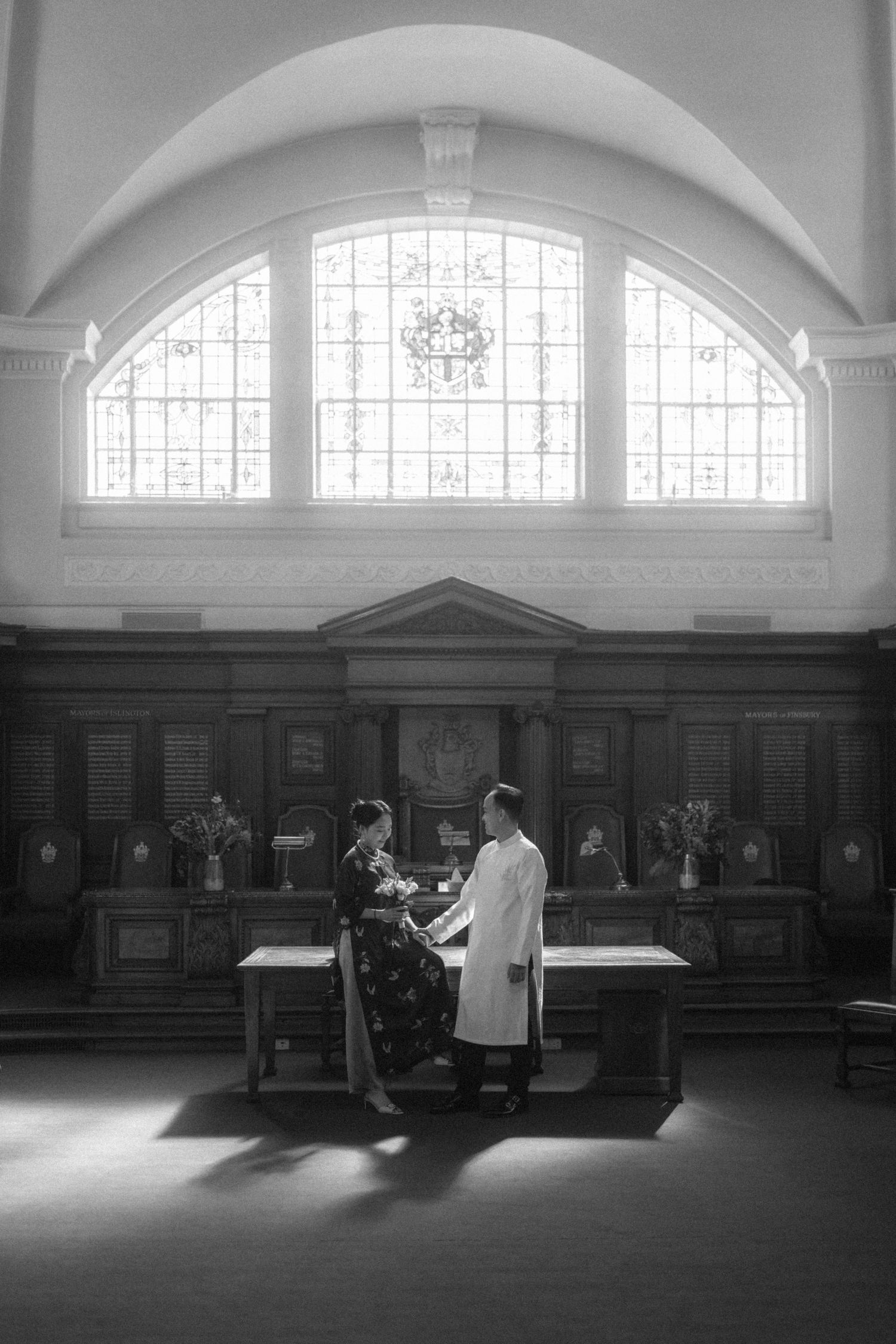 Civil wedding ceremony at Islington Town Hall. Captured by London photographer Jaehwa Yoon of Waviav.