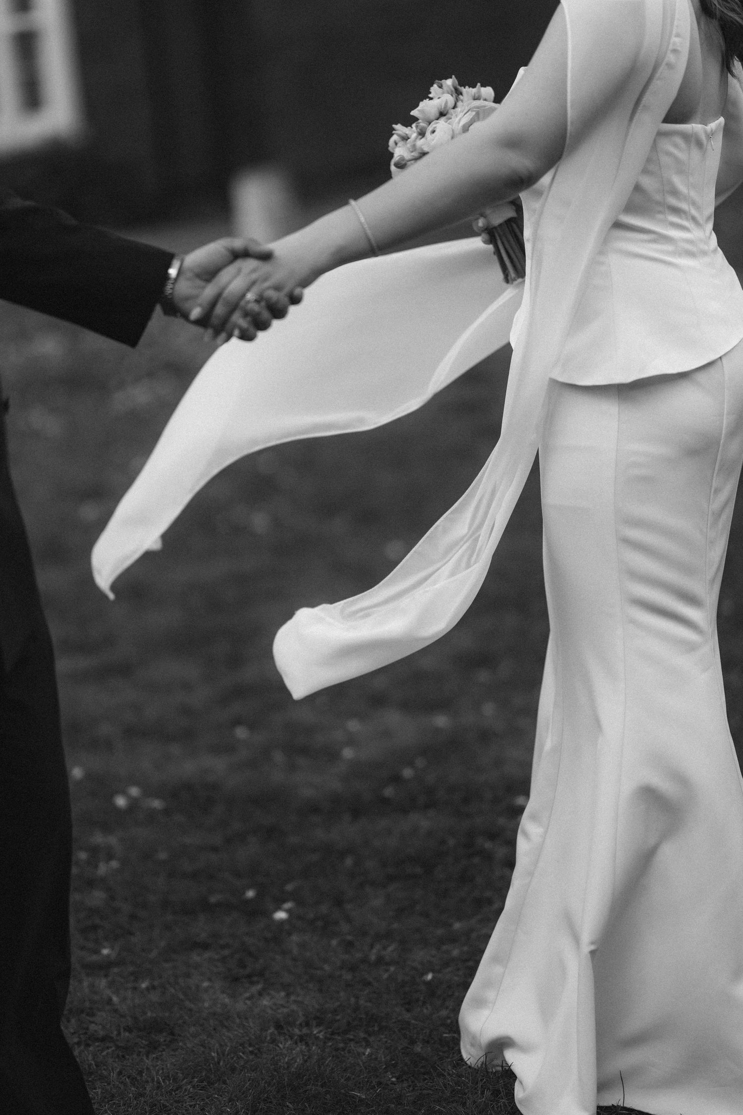 Civil wedding ceremony at Islington Town Hall. Captured by London photographer Jaehwa Yoon of Waviav.