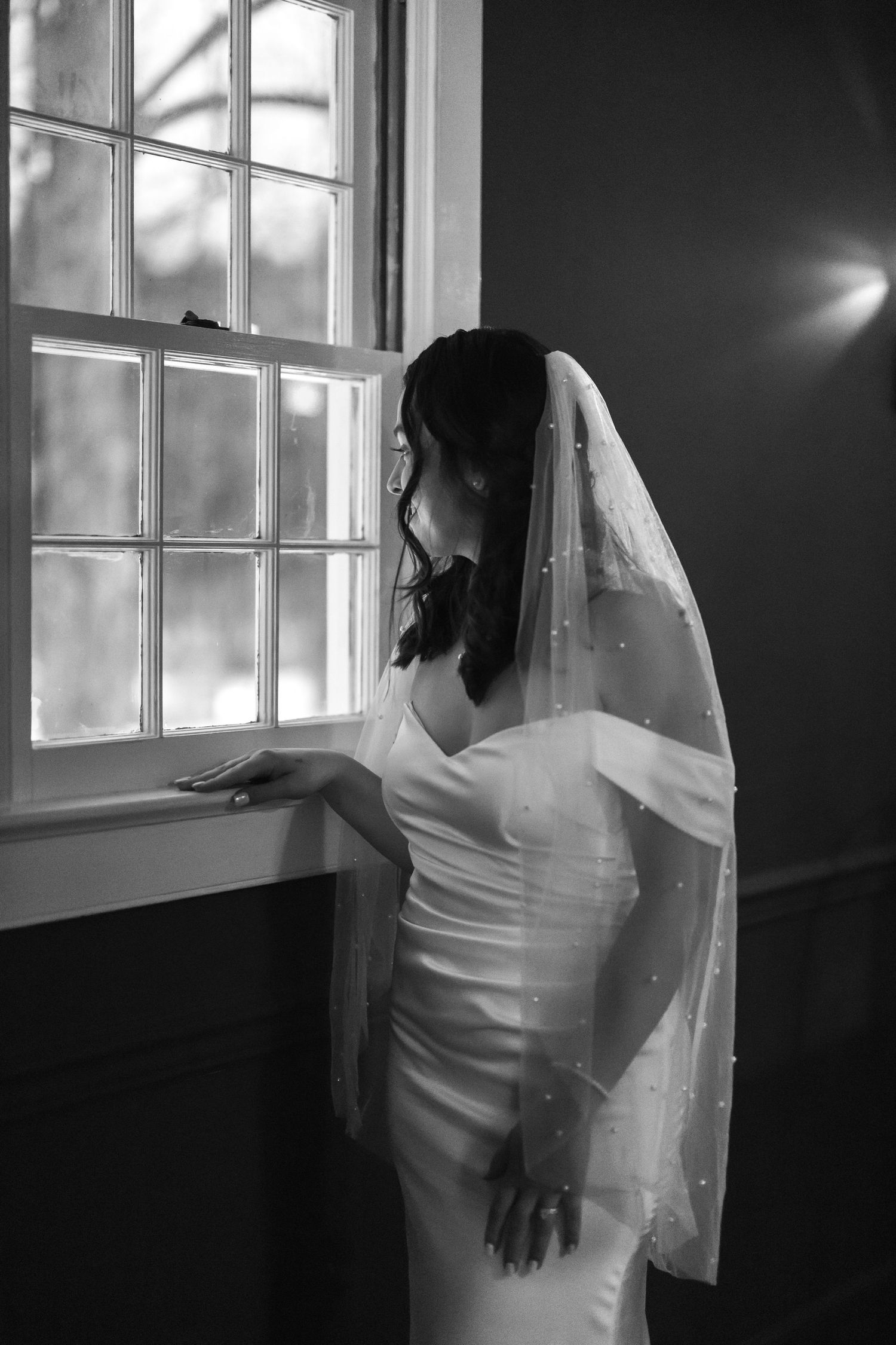 Redding Roadhouse, Redding, CT. Documentary style wedding photographer. Film Wedding Photographer. Winter Elopement. CT Wedding Photographer