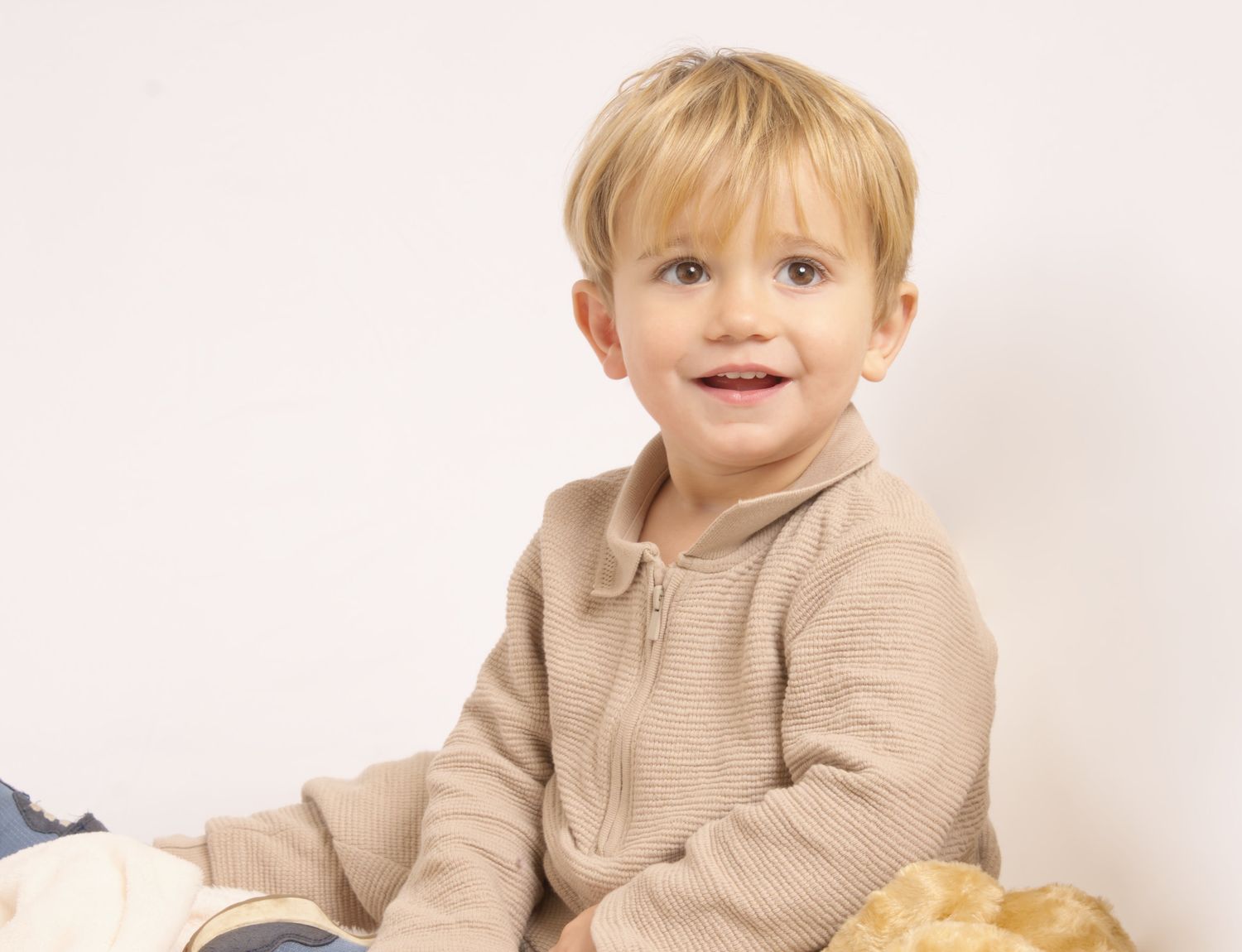 Affordable baby and toddler photography session in Chesterfield starting at £45 by Andrea Green Photography.