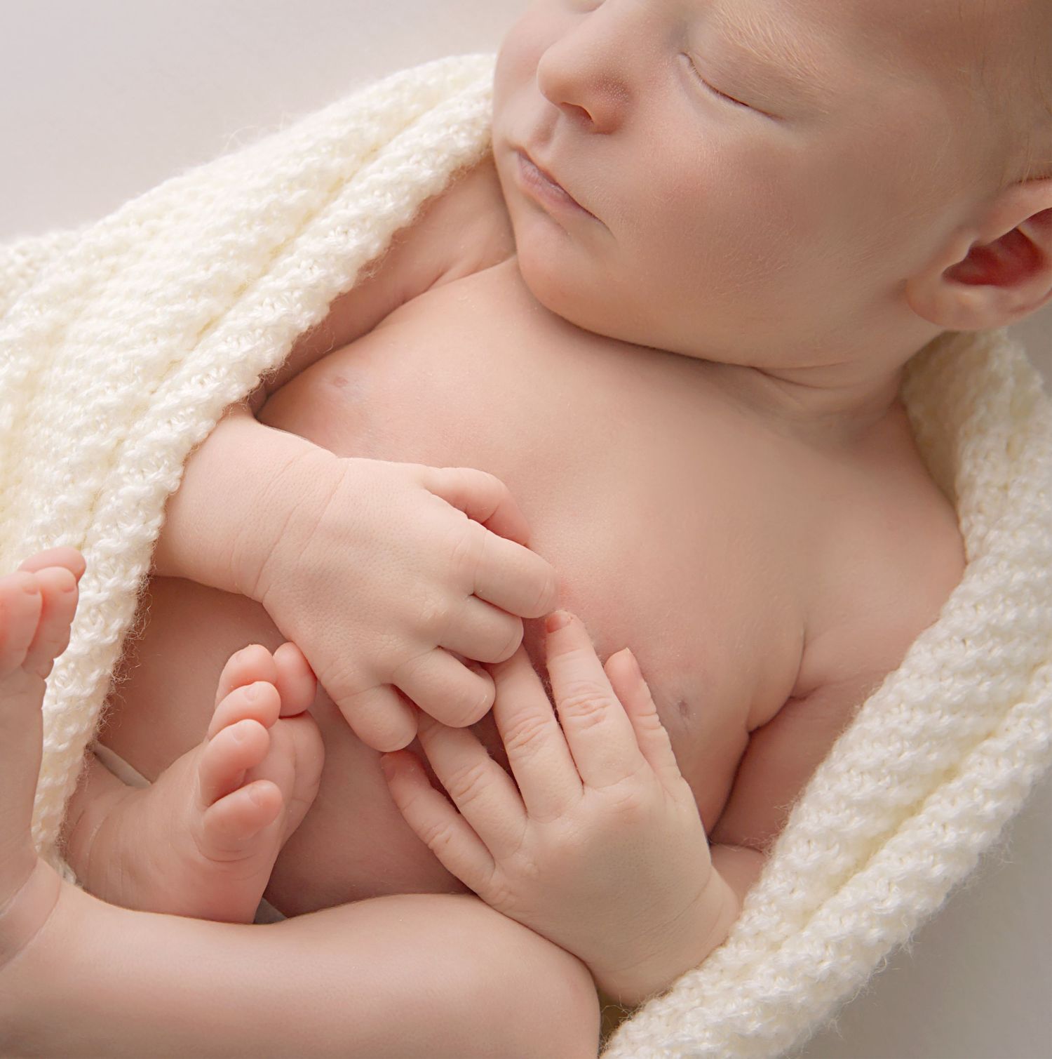 Baby led newborn session in Wingerworth