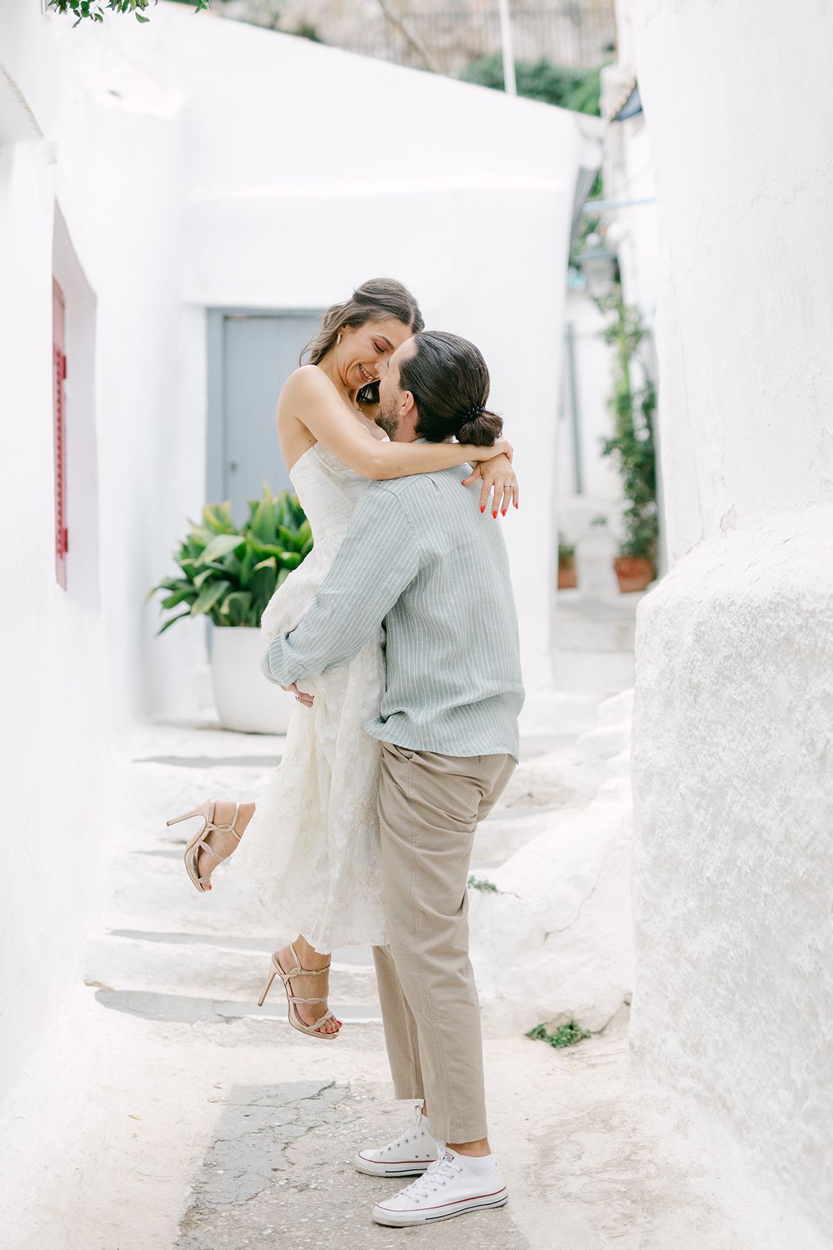 Photo session in Plaka Athens, candid couple moments with gentle direction.