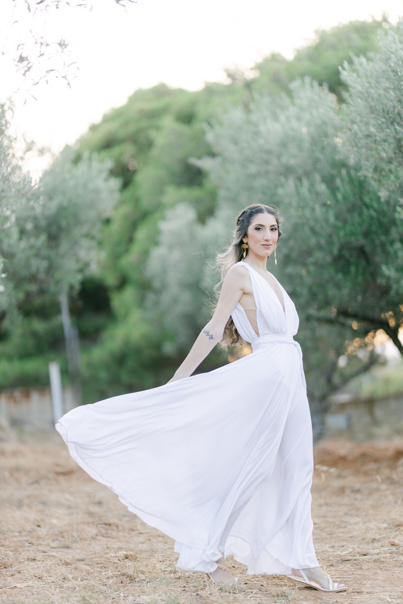 What to wear for couple photos in Athens, neutral outfits with a refined editorial look.
