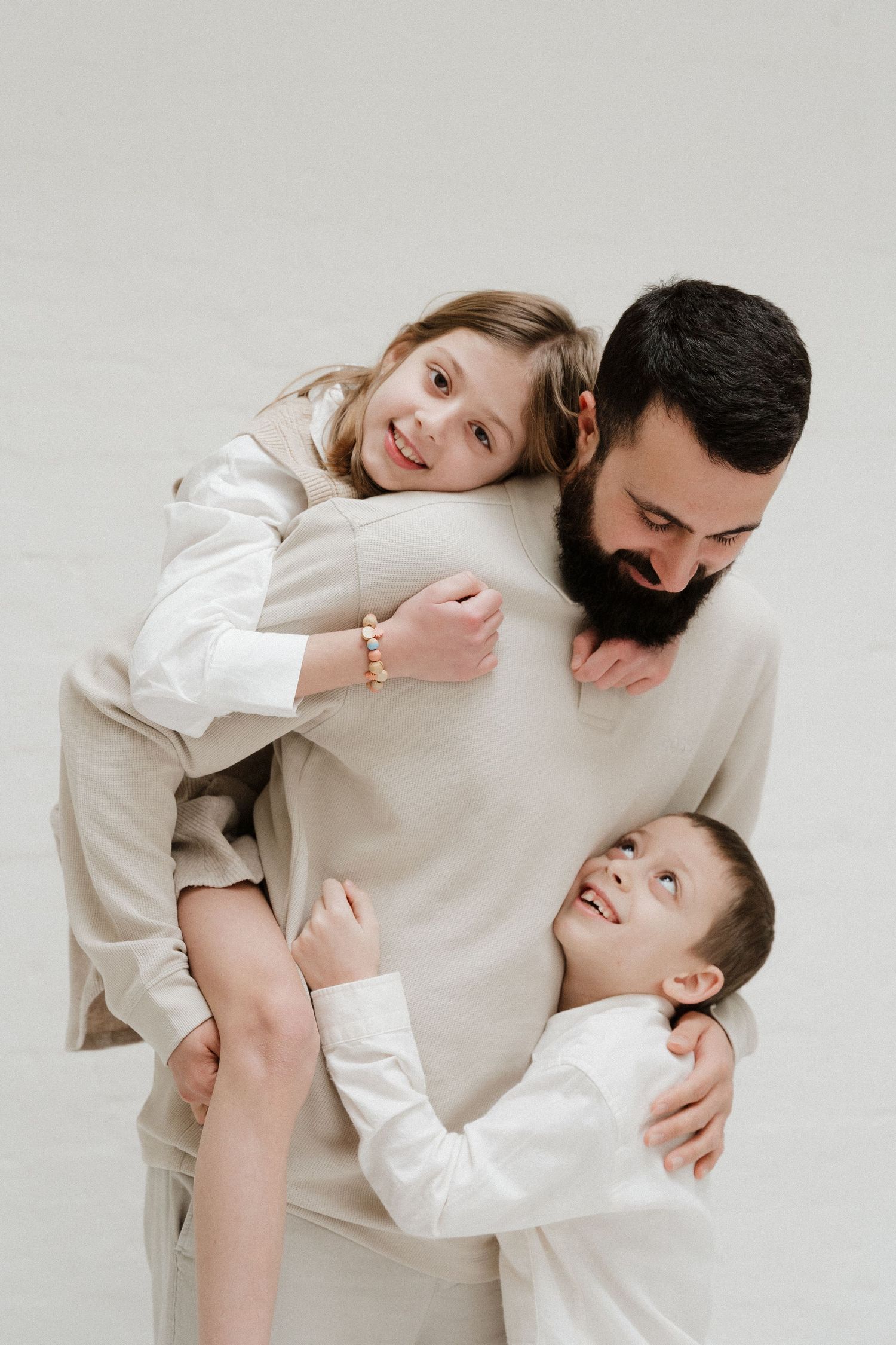 Beautiful maternity session celebrating the journey of motherhood, soft light, and genuine love between parents.