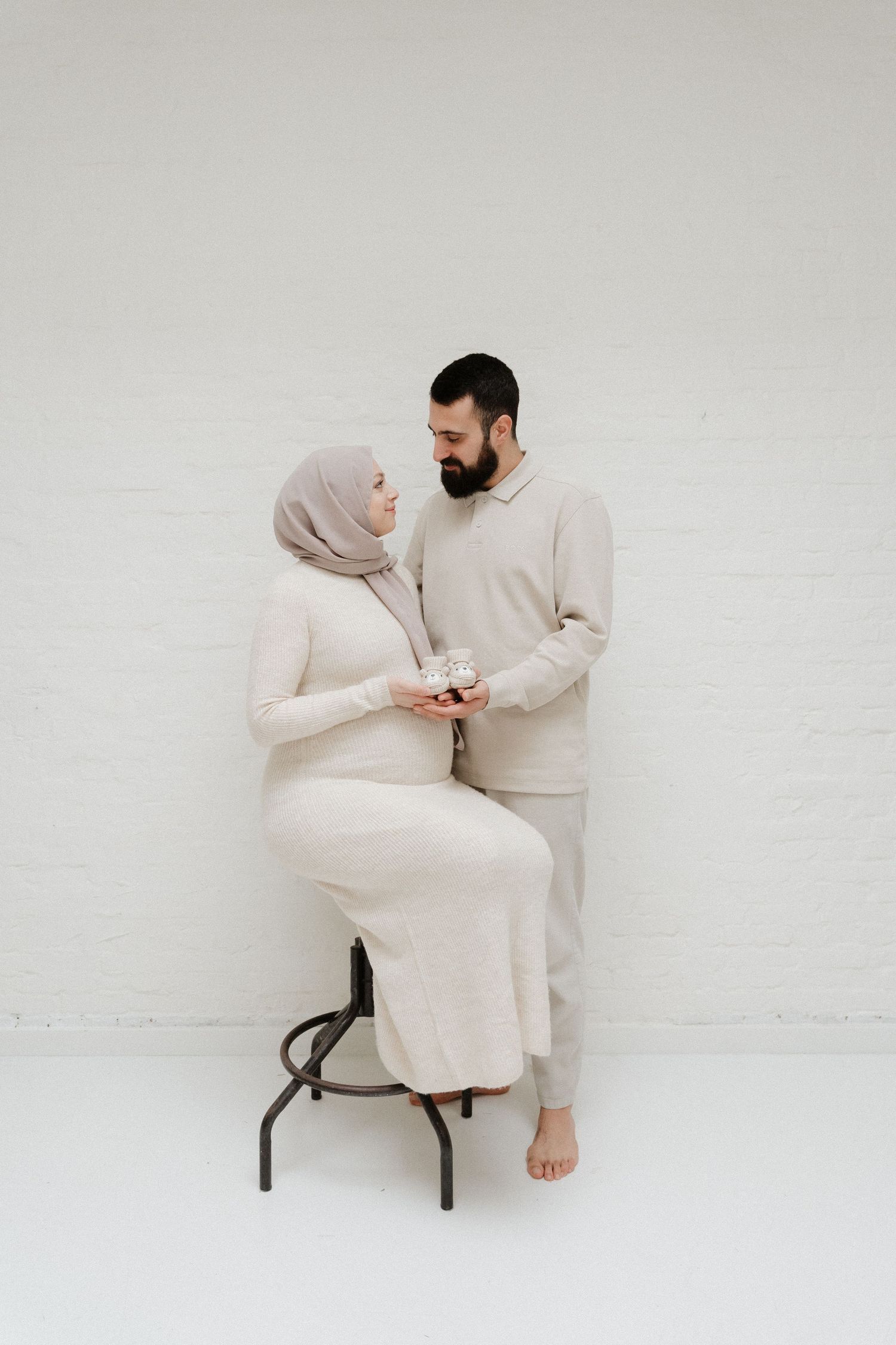 Beautiful maternity session celebrating the journey of motherhood, soft light, and genuine love between parents.