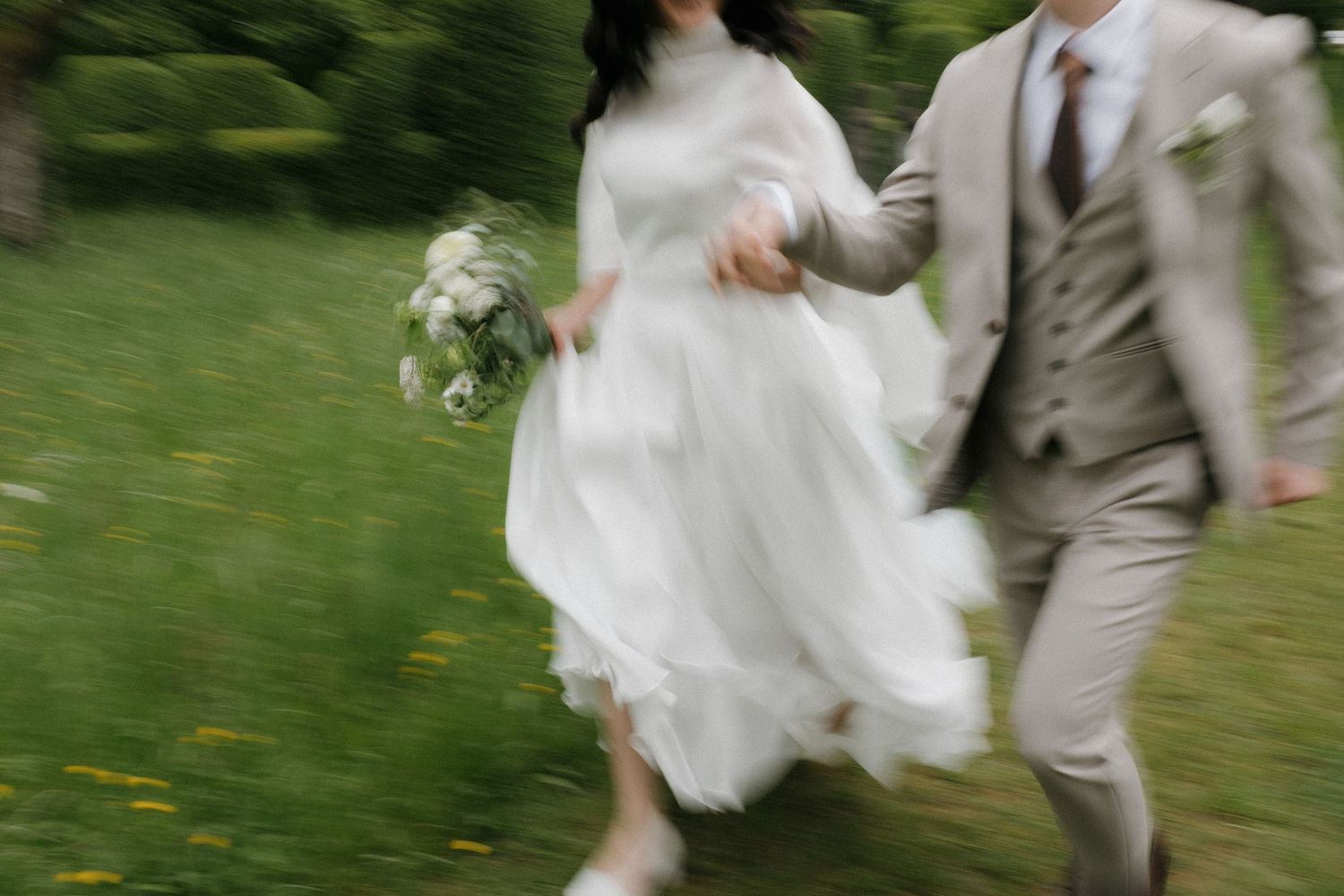 BEST wedding photographer in switzerland  groom suit, details, flowers, rings, alyans