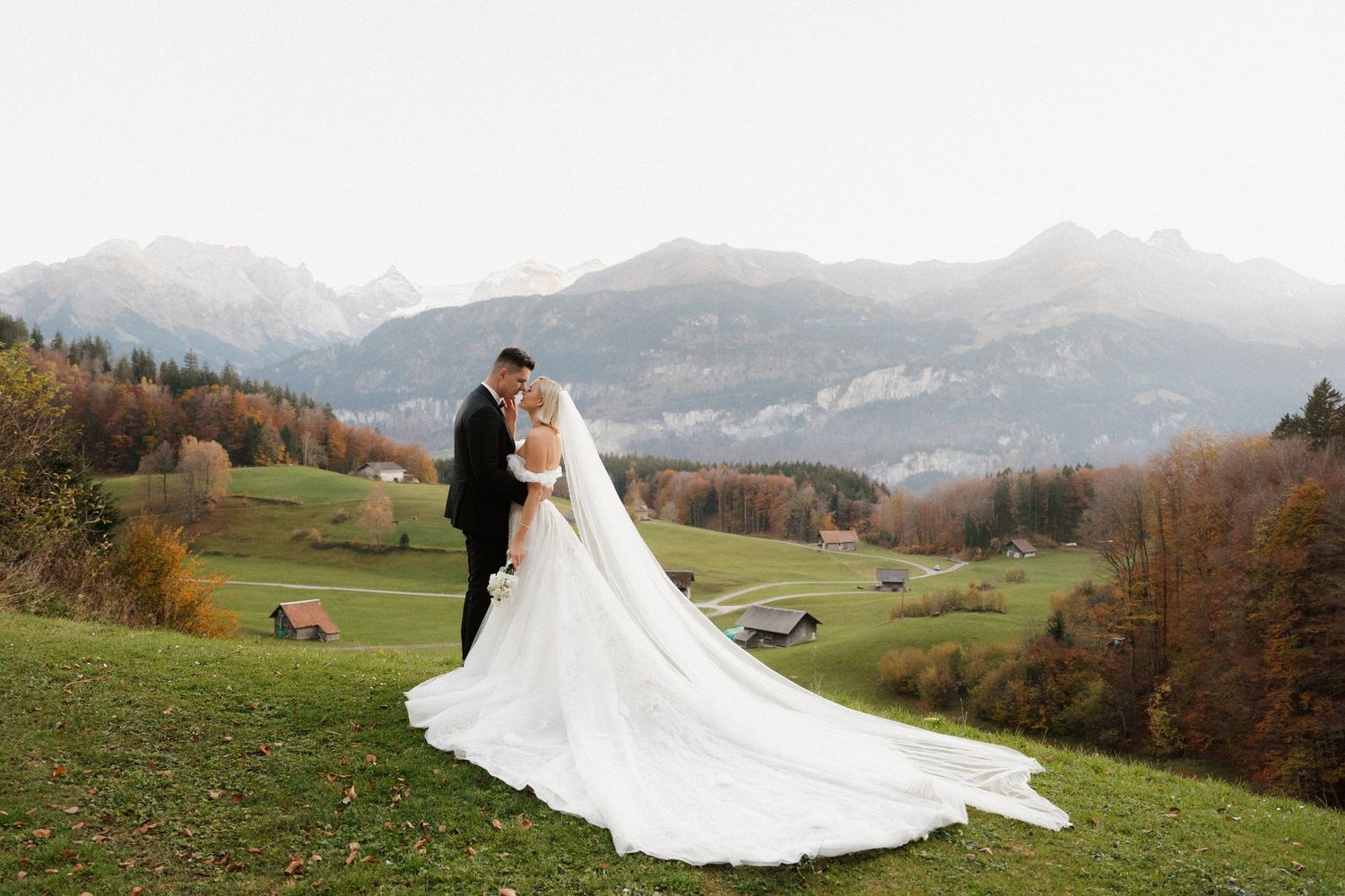 Photographe de mariage à Suisse - Captation d’une journée complète avec émotions, moments authentiques et vues imprenables sur les Alpes.