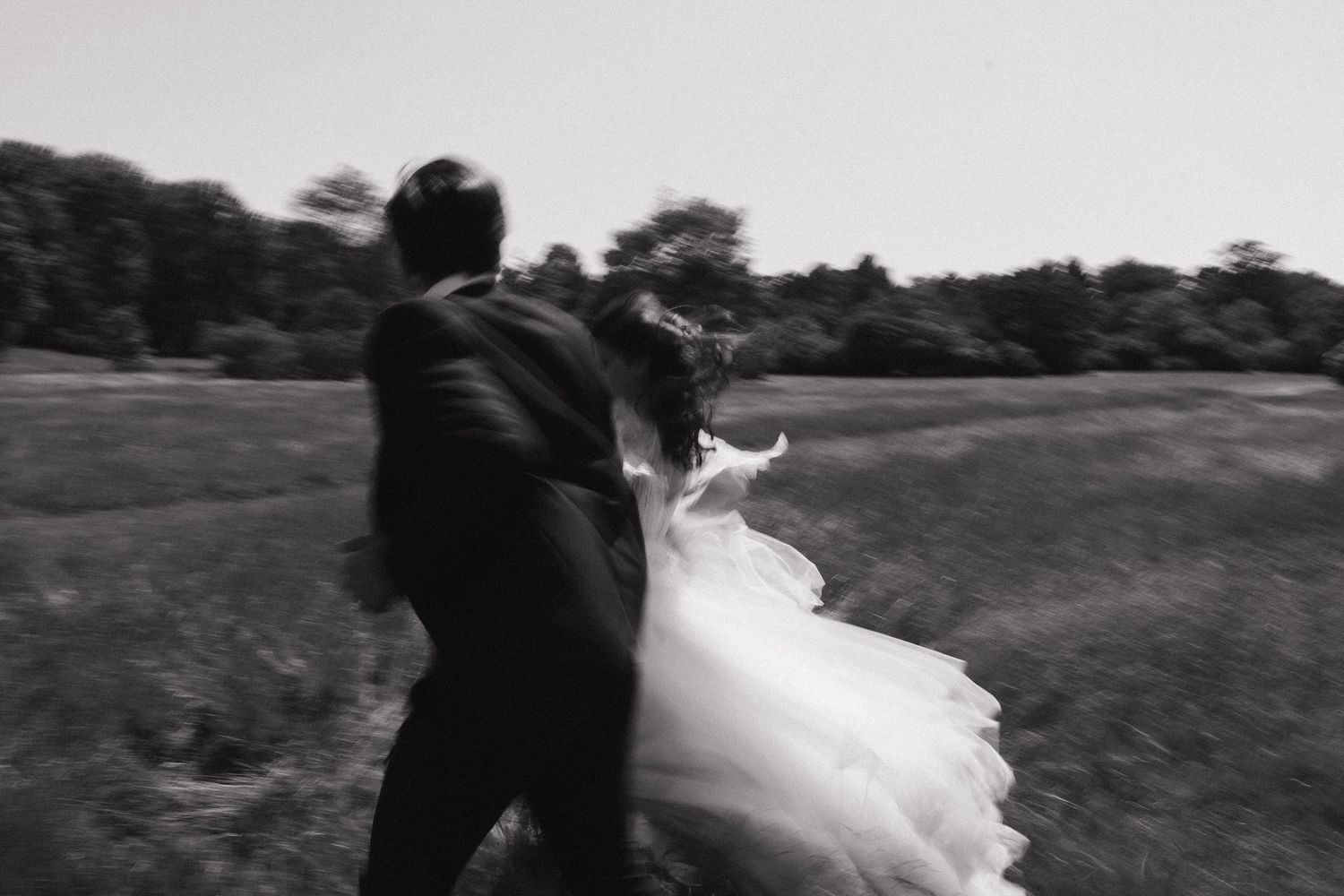 Best wedding photographer in Switzerland for luxury weddings, elopement in the swiss alps. mix of editorial and documentary