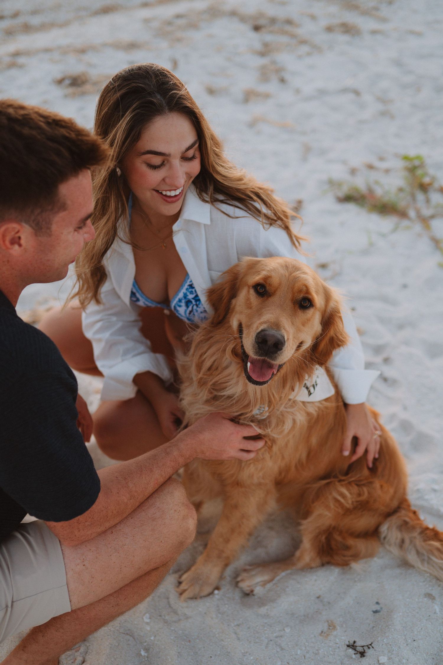 Florida Keys couples photographer capturing candid coastal portraits with tropical island scenery