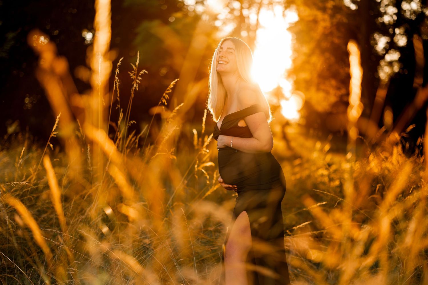 Babybauch Portrait zum Sonnenuntergang im Herrnsheimer Schlosspark