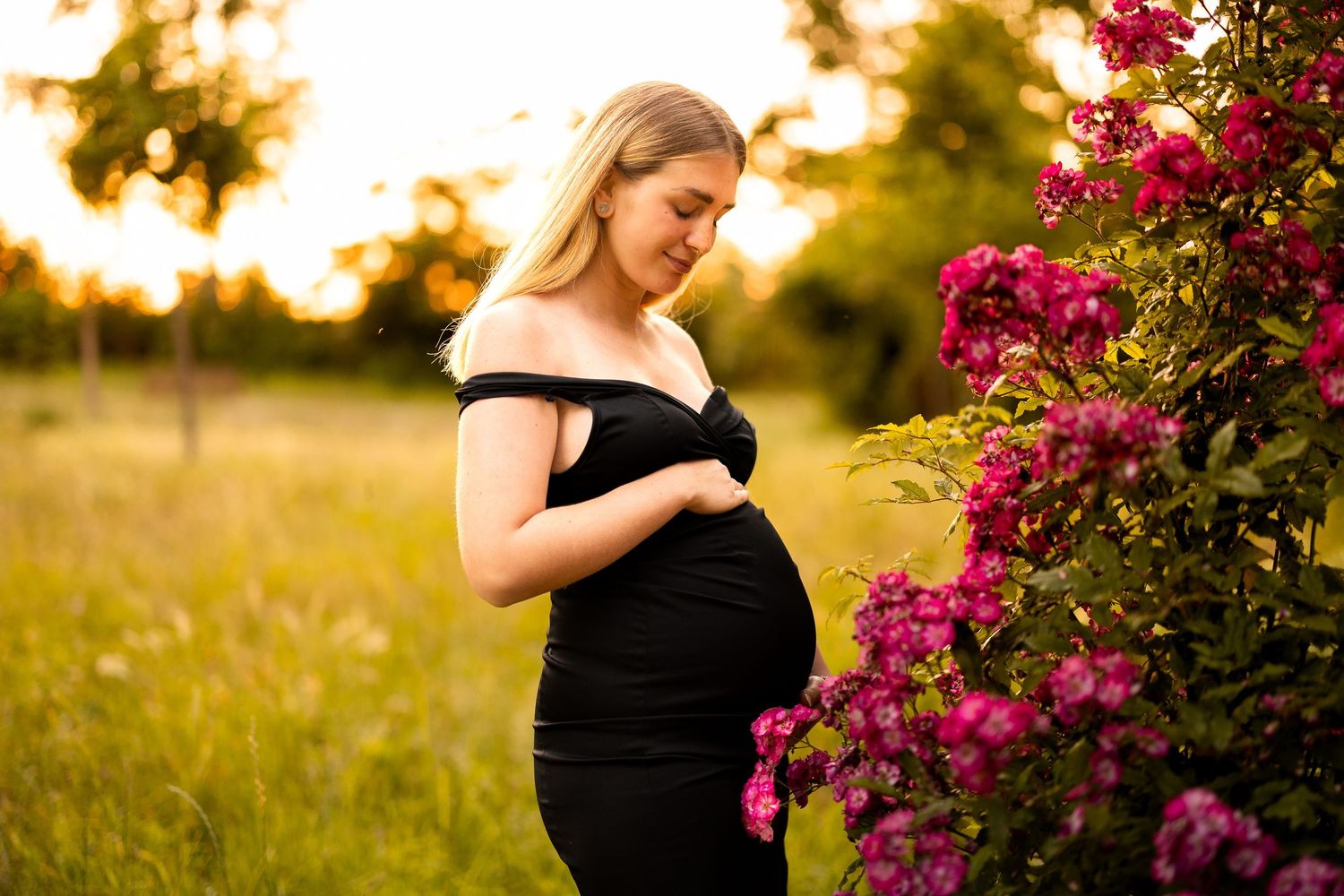 Babybauch Portrait zum Sonnenuntergang im Herrnsheimer Schlosspark
