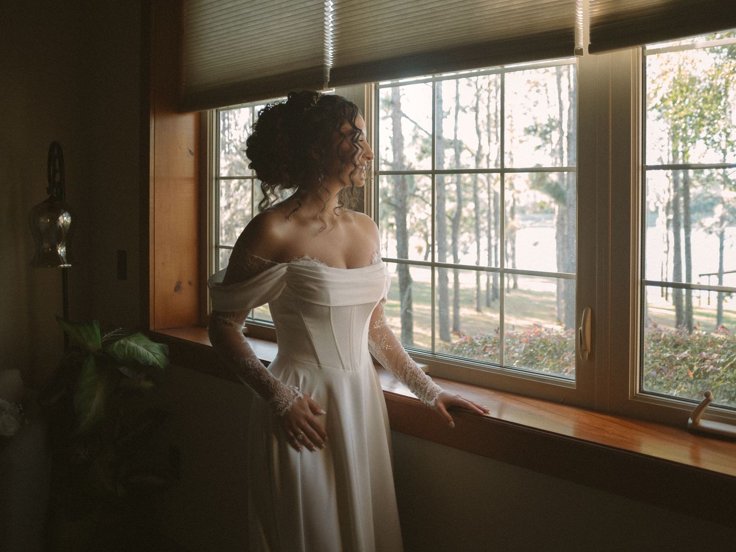 Wedding couple photographed in natural light
Bride and groom embracing during wedding day
Candid moment from a Florida wedding