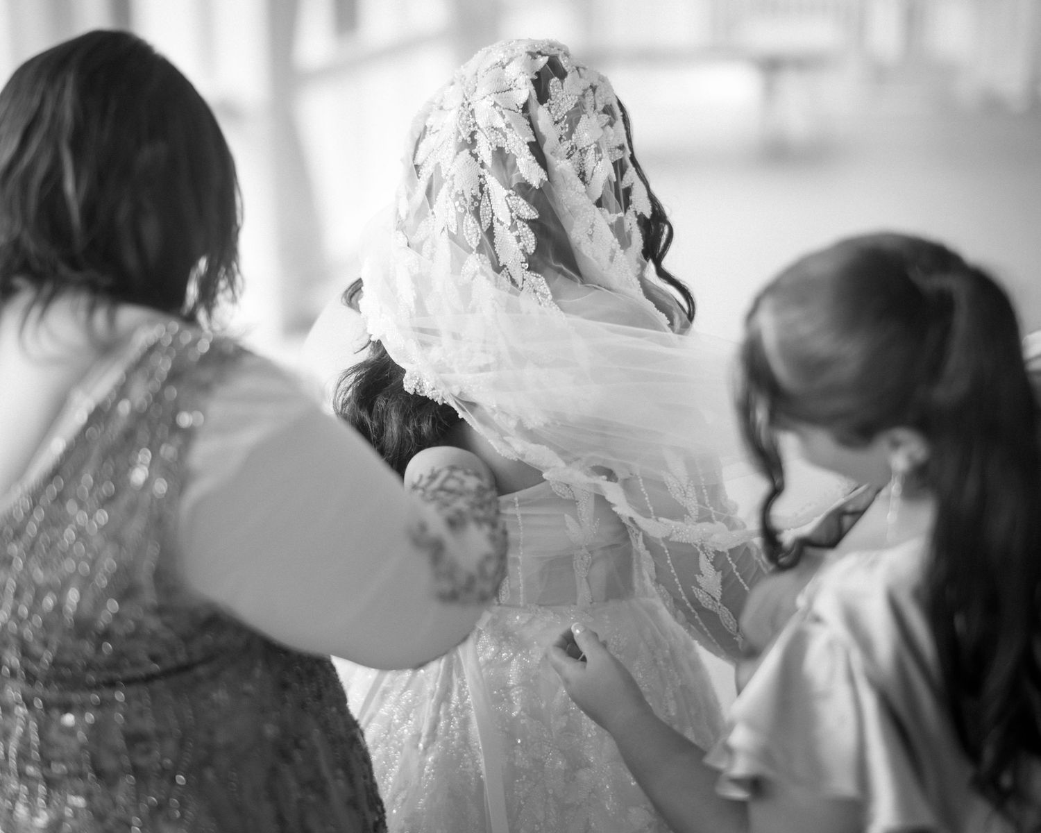 Wedding couple photographed in natural light
Bride and groom embracing during wedding day
Candid moment from a Florida wedding