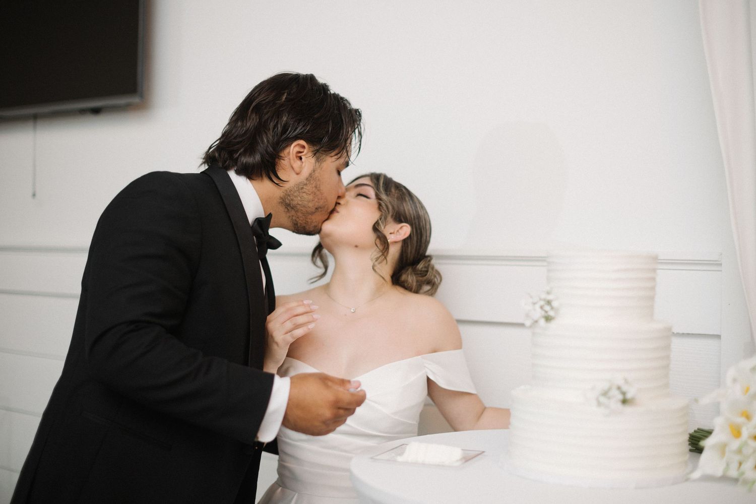 Wedding couple photographed in natural light
Bride and groom embracing during wedding day
Candid moment from a Florida wedding