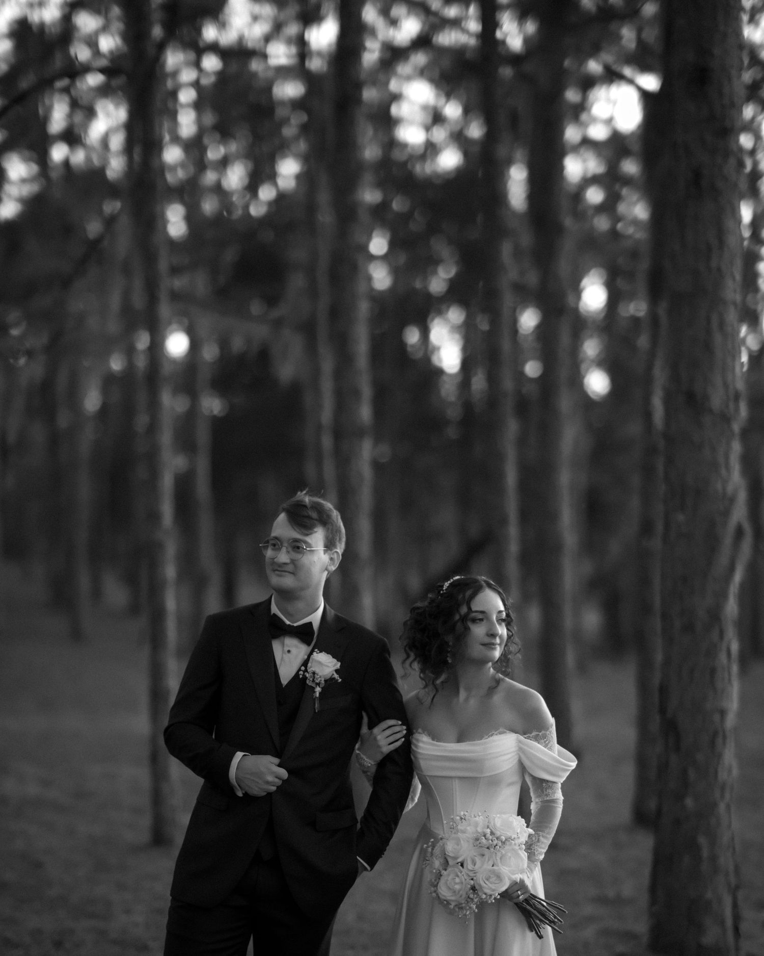 Wedding couple photographed in natural light
Bride and groom embracing during wedding day
Candid moment from a Florida wedding